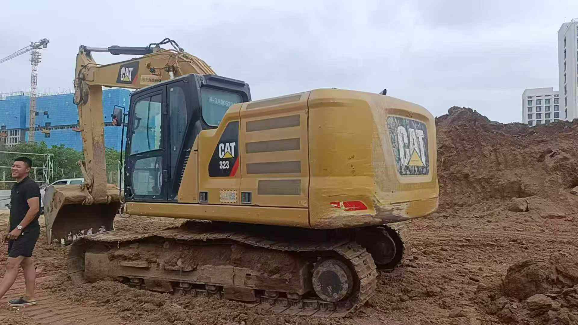 Buy Caterpillar 323 Used Excavator / 1