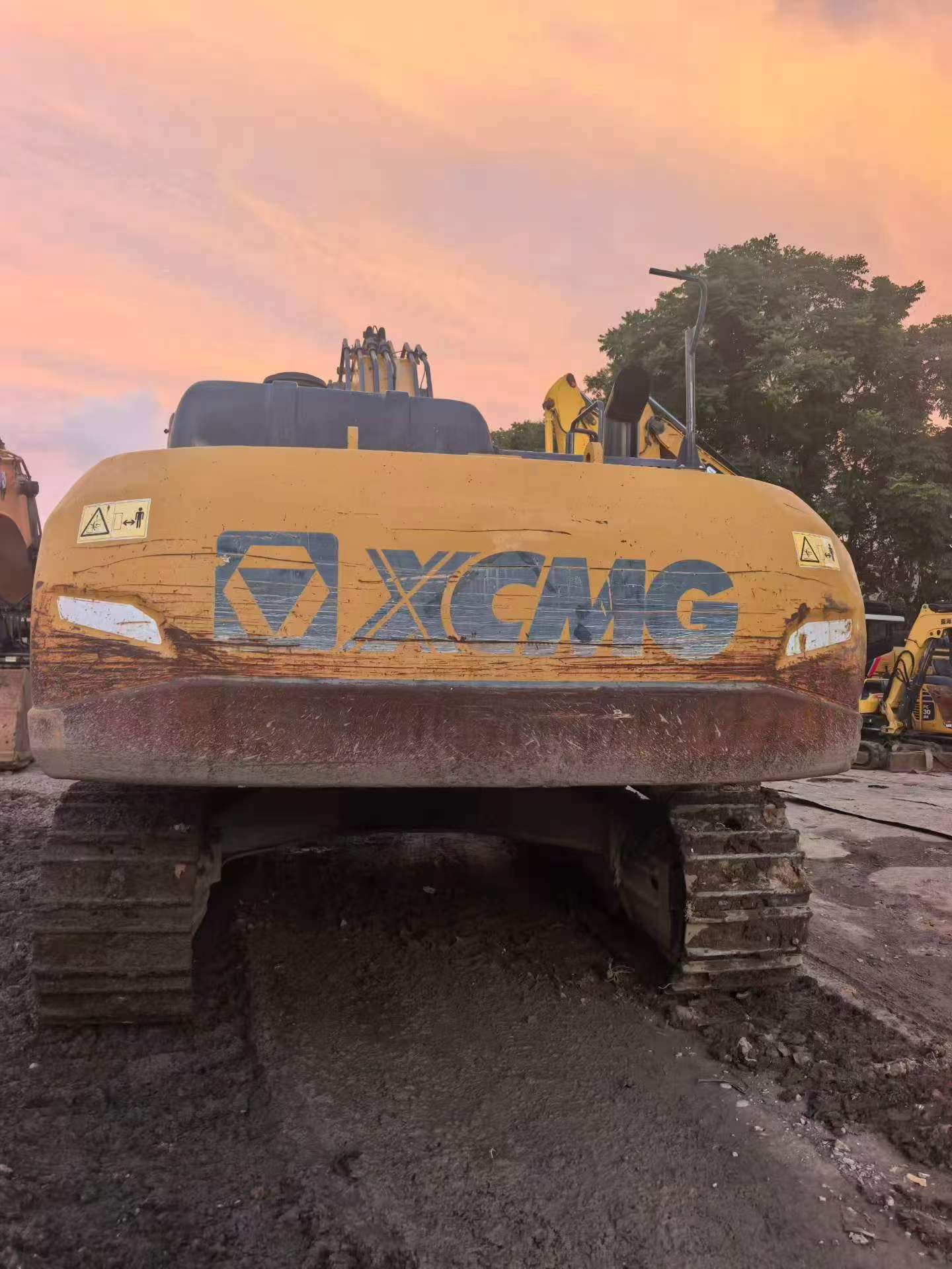 Compre Excavadora XCMG XE400T Usada / 4