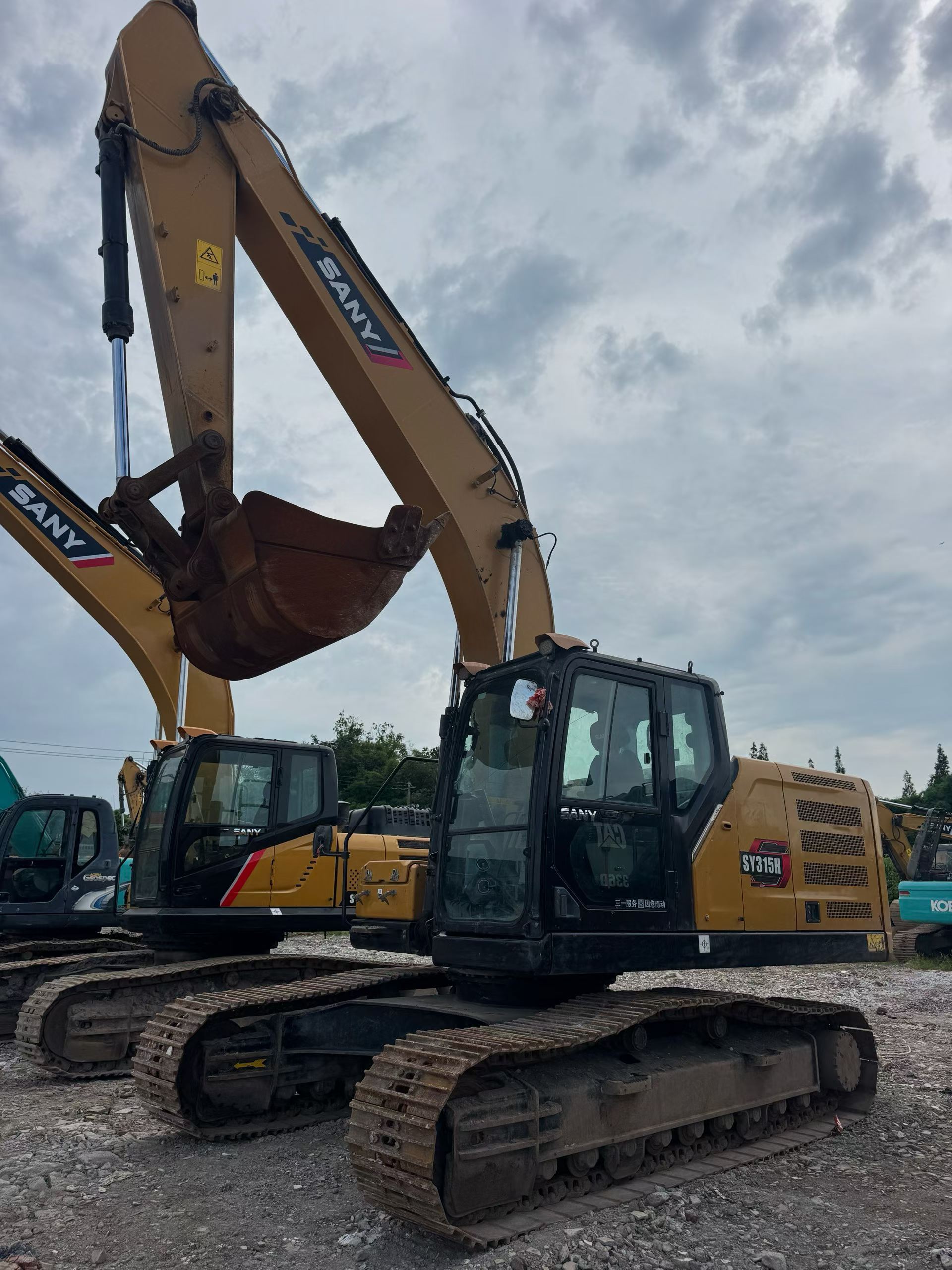 Buy Sany SY235C Used Excavator / 3 Buy Sany SY235C Used Excavator / 3