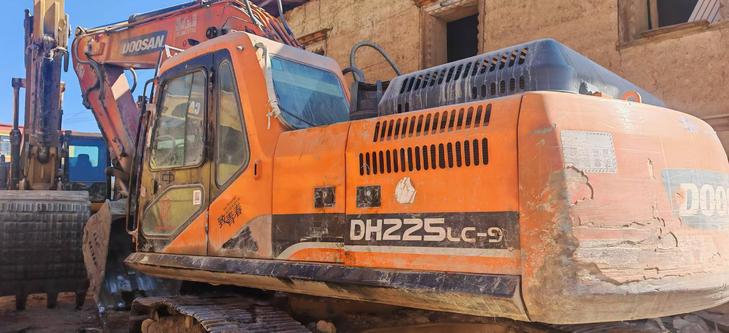 Buy Doosan DH225-9 Used Excavator / 1