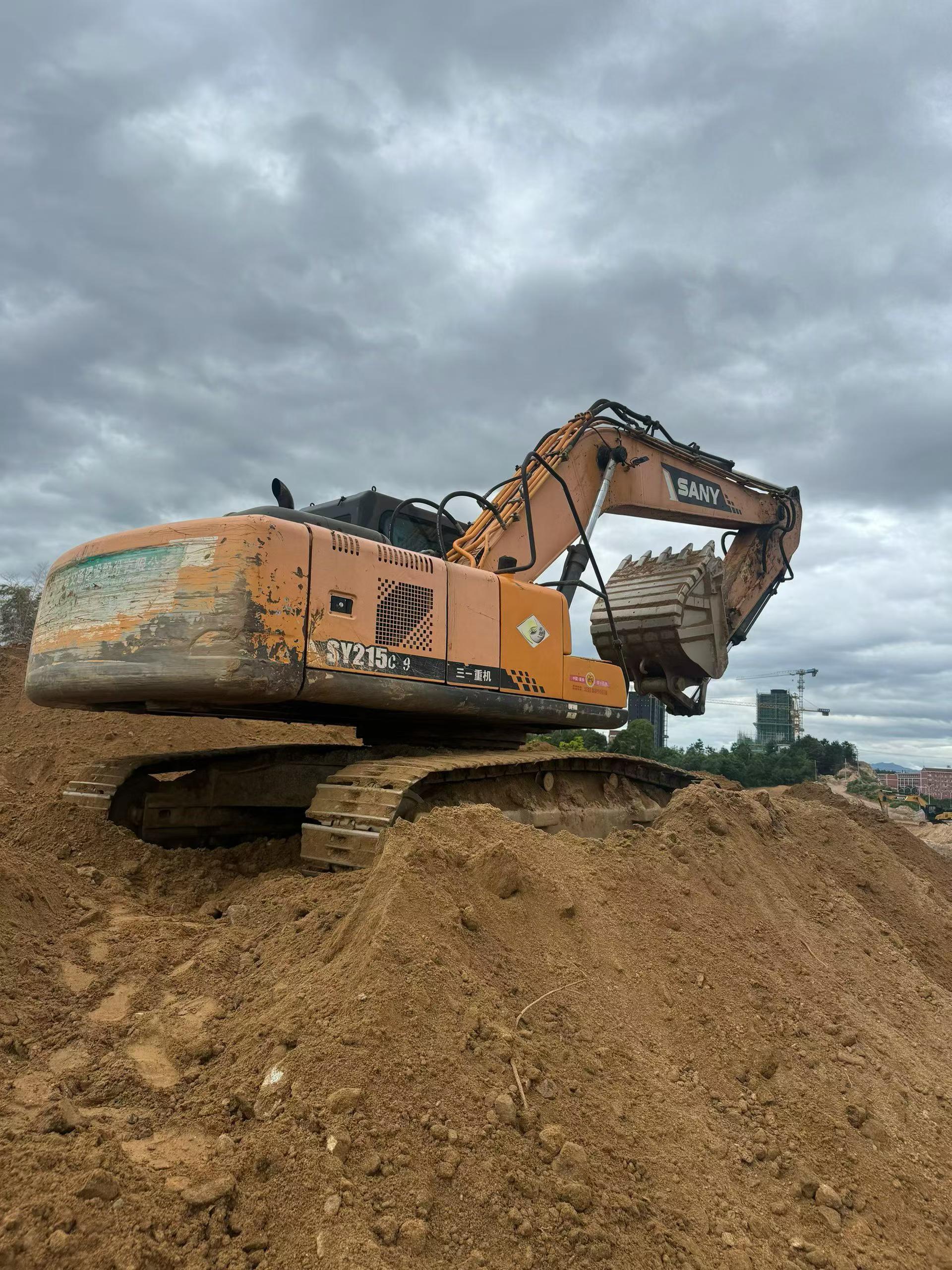 Buy Sany SY215C Used Excavator / 4