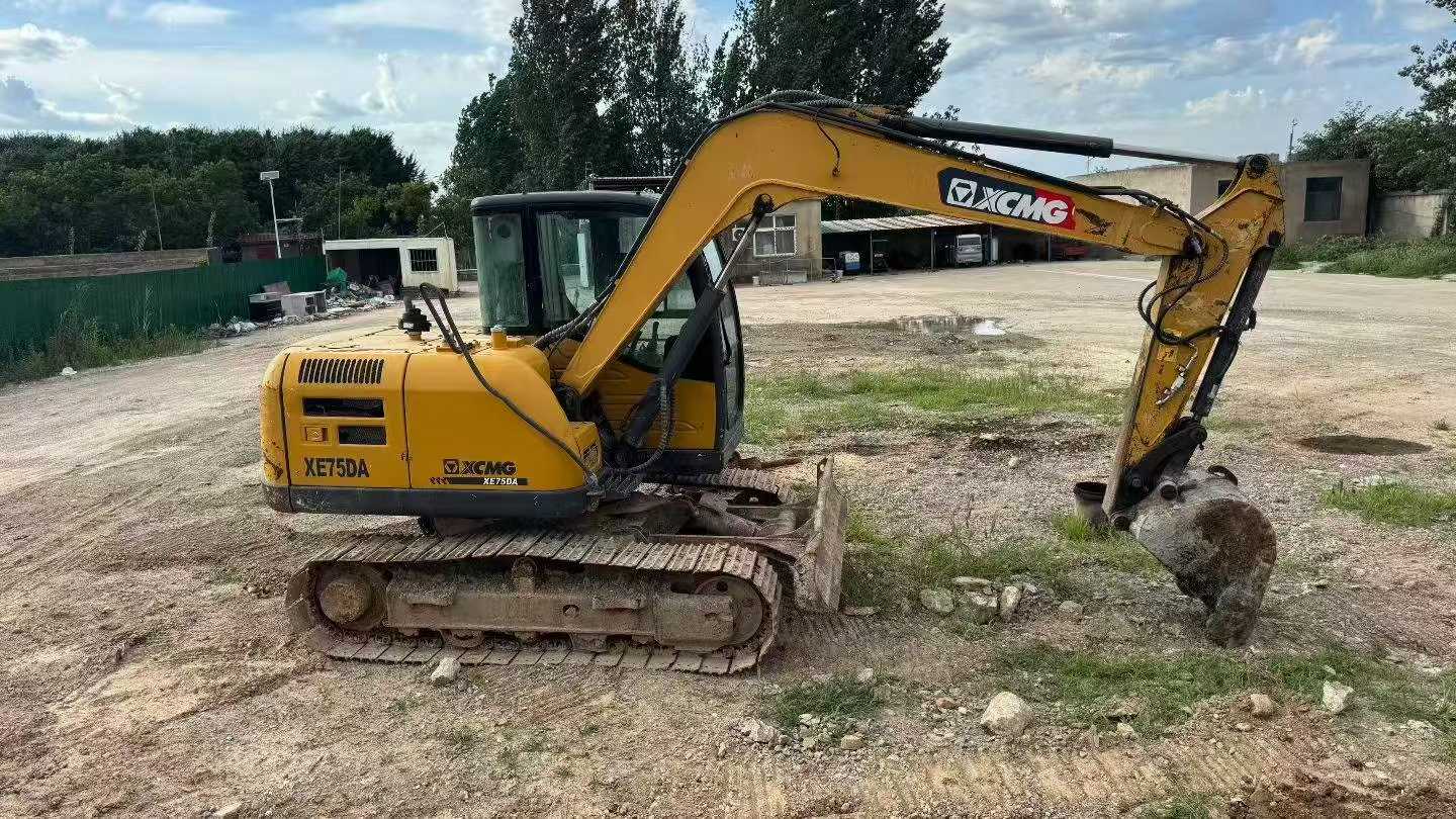 Buy XCMG XE75C Used Excavator / 9