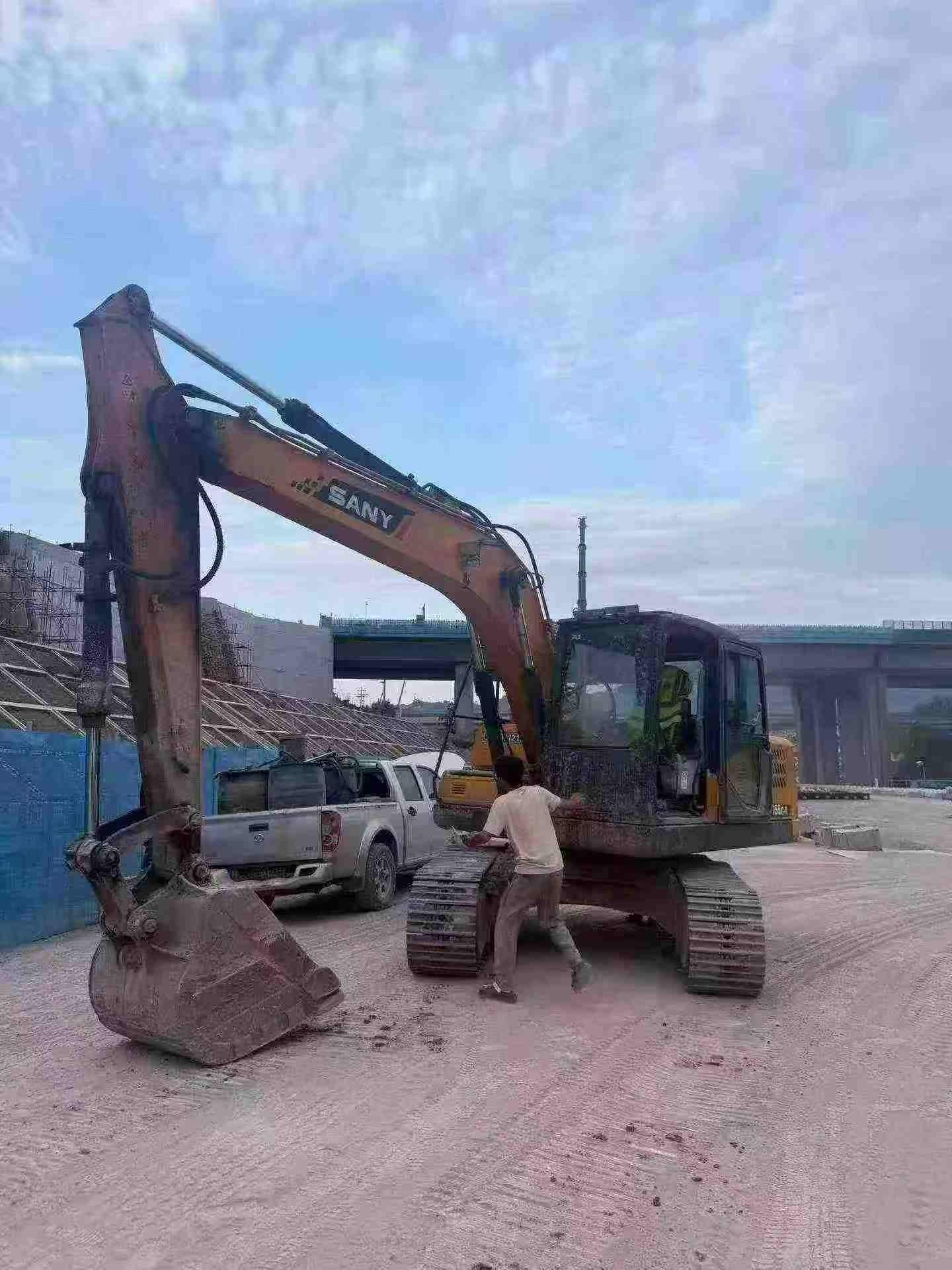 Buy Sany SY135 Used Excavator / 4 Buy Sany SY135 Used Excavator / 4