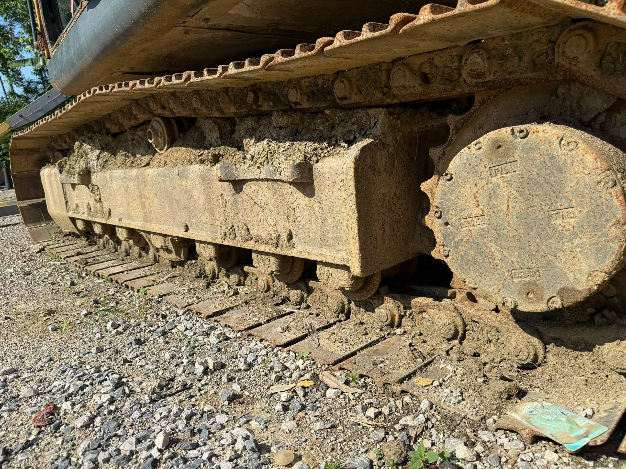Buy Hyundai R130W Used Excavator / 8 Buy Hyundai R130W Used Excavator / 8