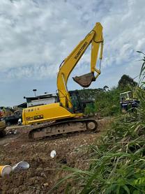 Buy Sumitomo SH200A5 Used Excavator / 2 Buy Sumitomo SH200A5 Used Excavator / 2