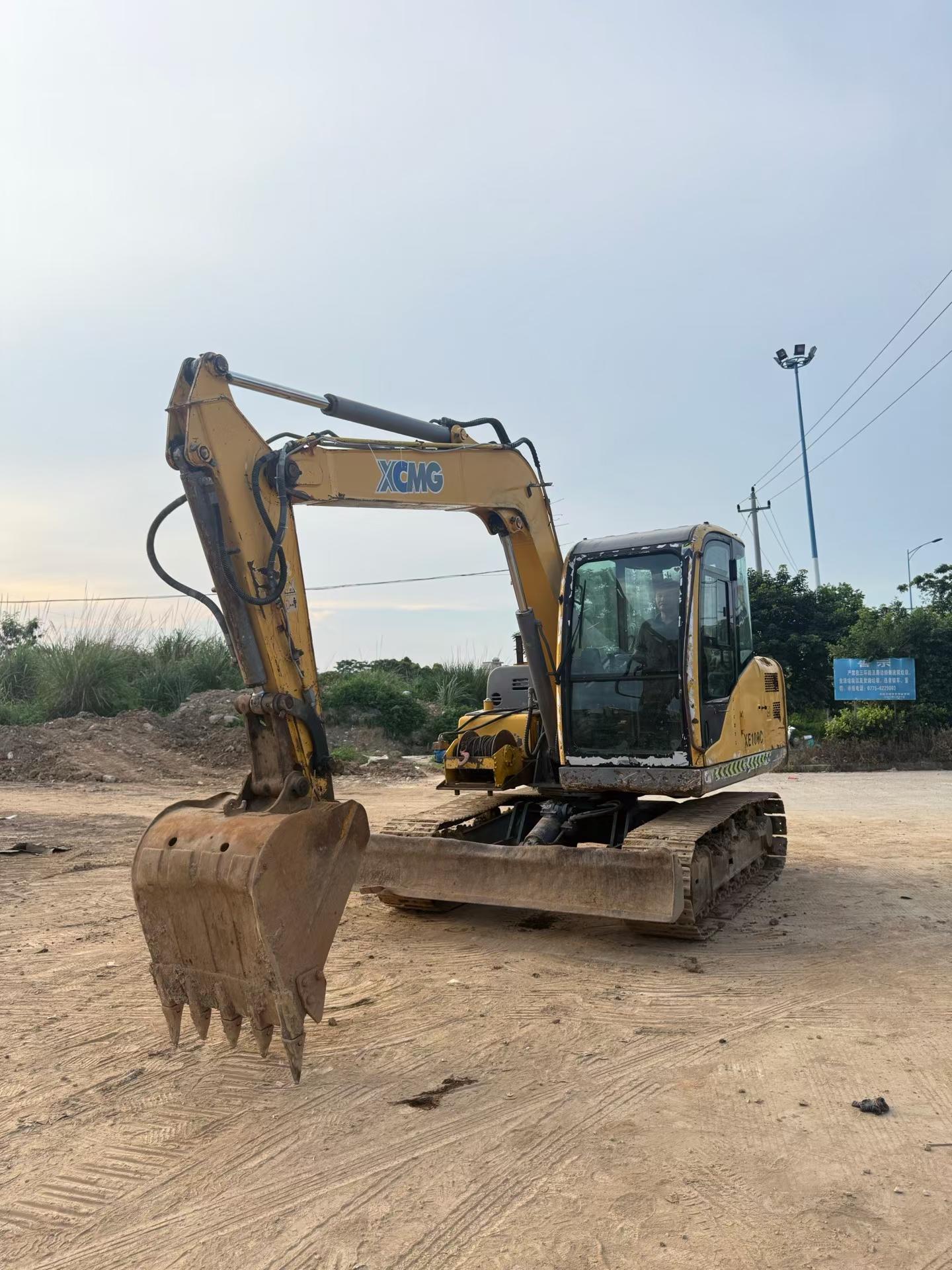 Buy XCMG XE85C Used Excavator / 1