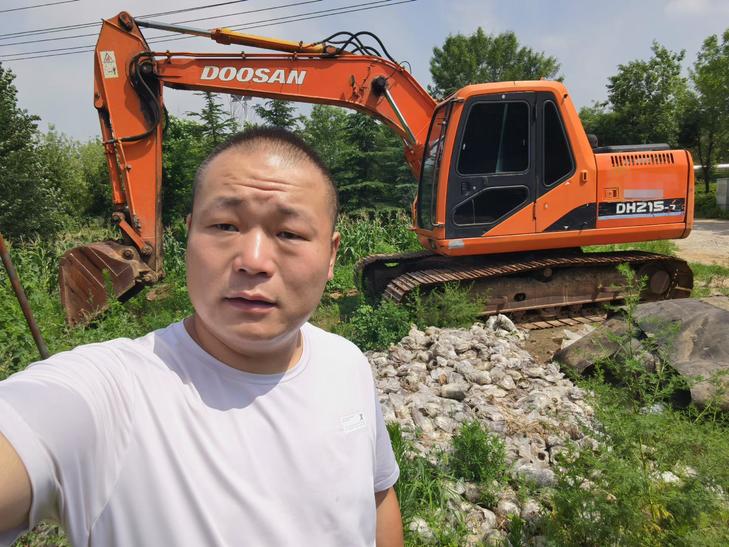 Buy Doosan DH150-7 Used Excavator / 1