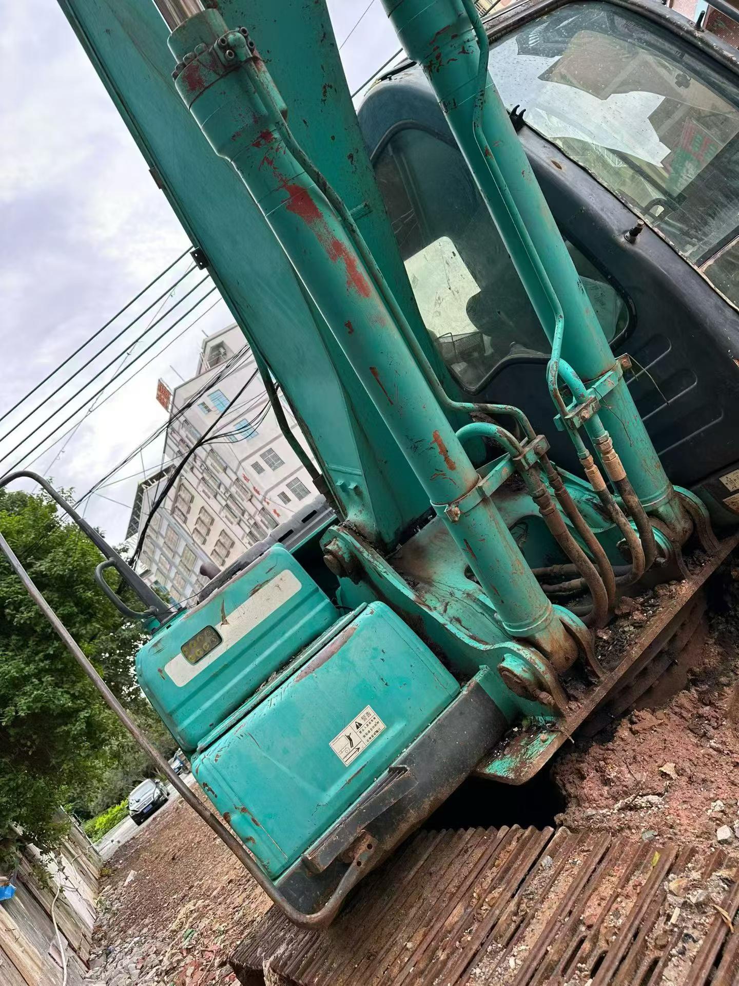 Buy Kobelco SK200-8 Used Excavator / 4