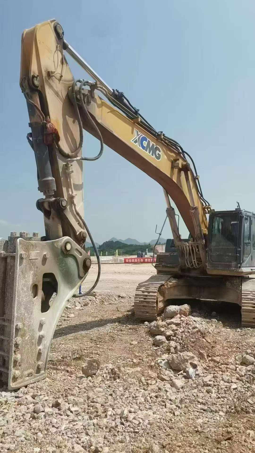 Buy XCMG XE470 Used Excavator / 4