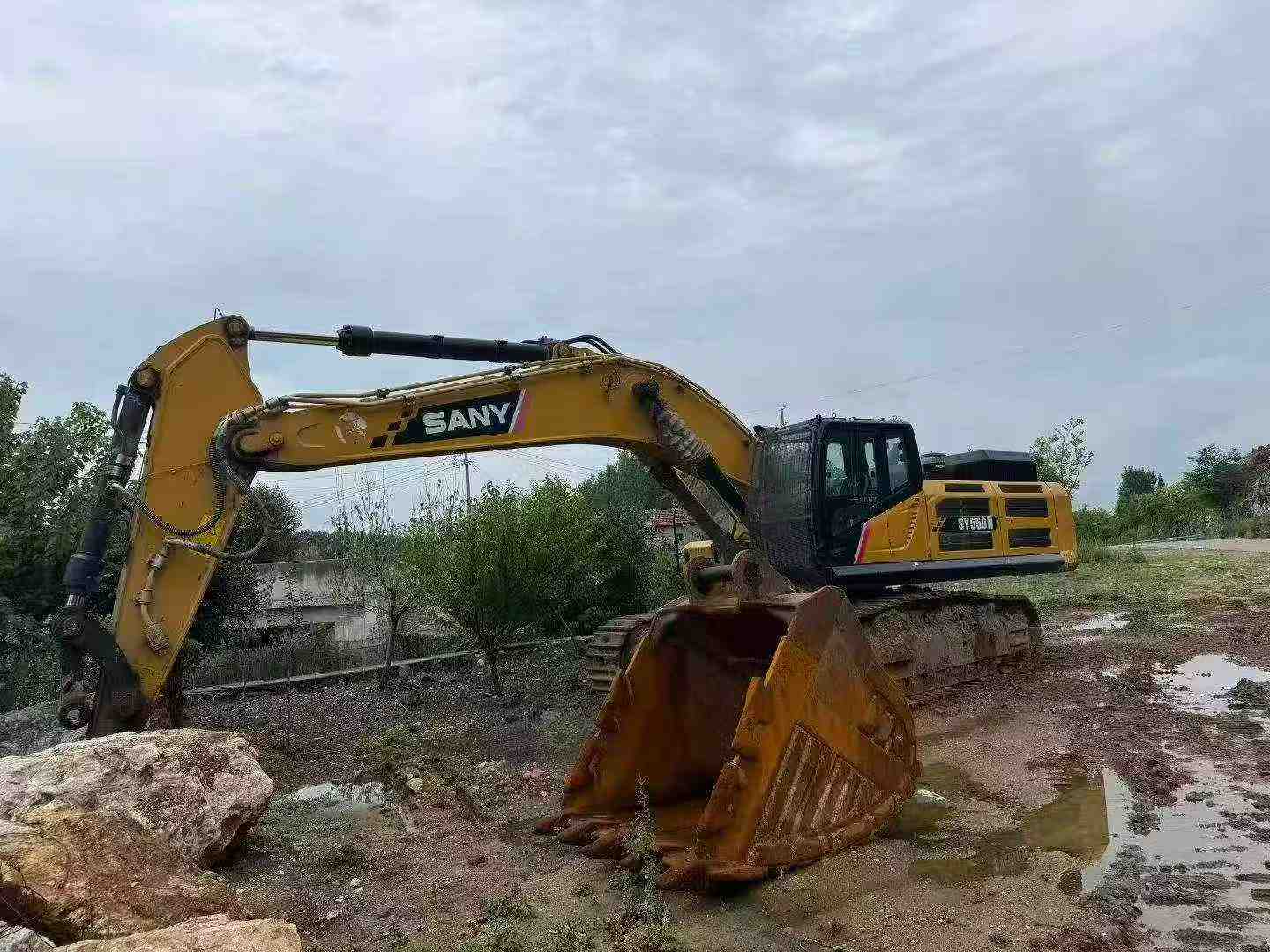 Buy Sany SY550H Used Excavator / 2