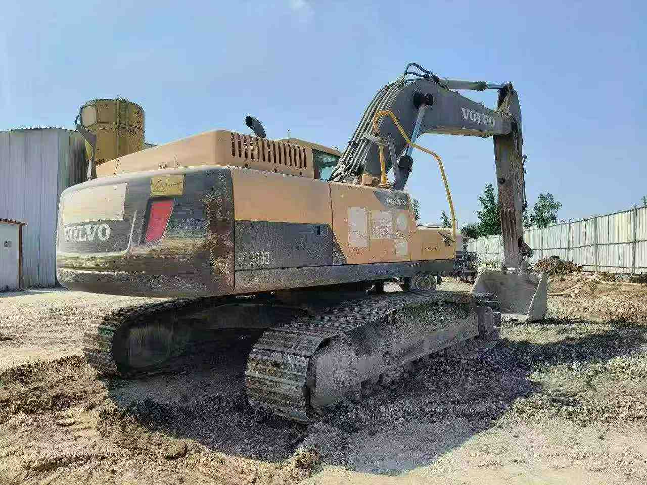Buy Volvo L250G Used Excavator / 3 Buy Volvo L250G Used Excavator / 3
