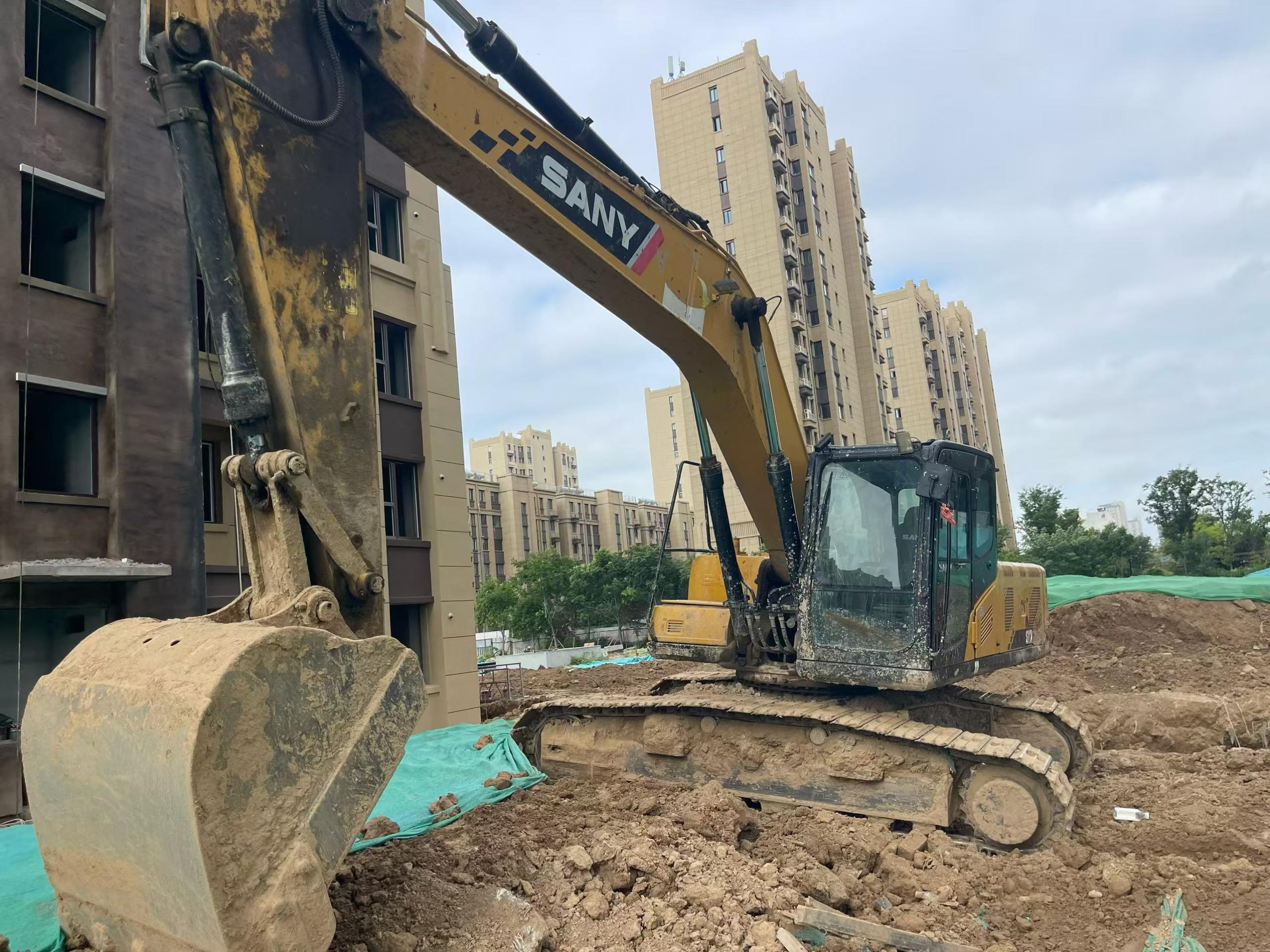 Buy Sany SY215C Used Excavator / 4 Buy Sany SY215C Used Excavator / 4