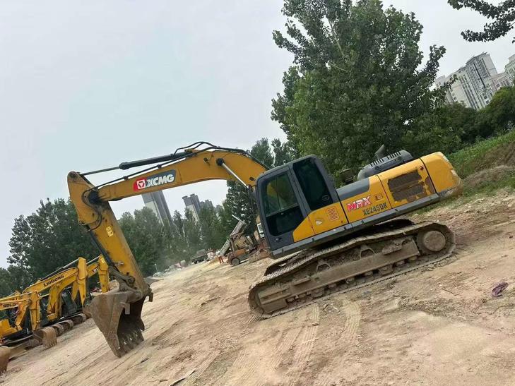 Buy XCMG XE245D Used Excavator / 1