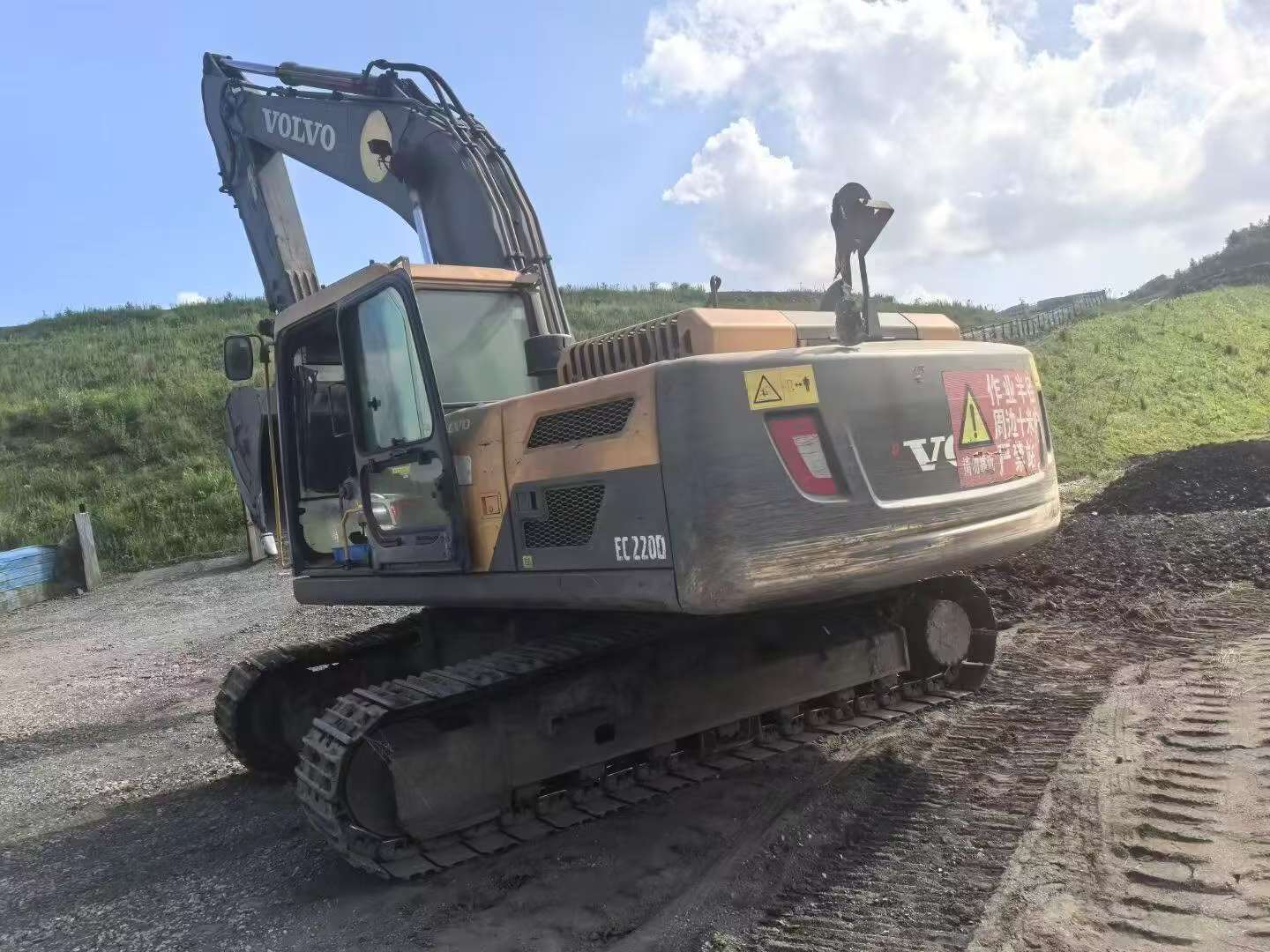 Buy Volvo L220E Used Excavator / 4 Buy Volvo L220E Used Excavator / 4