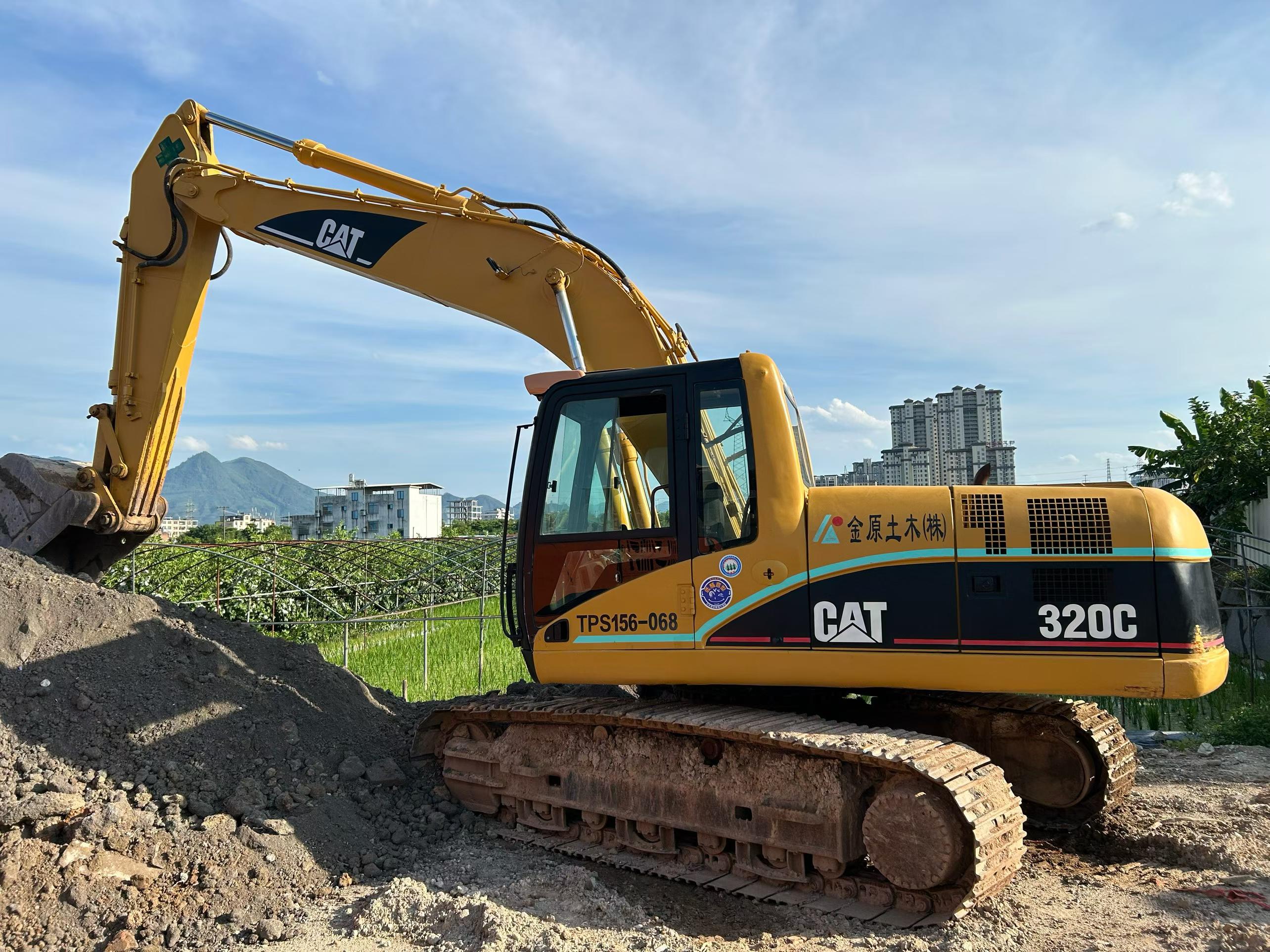 Buy Caterpillar 320C Used Excavator / 1