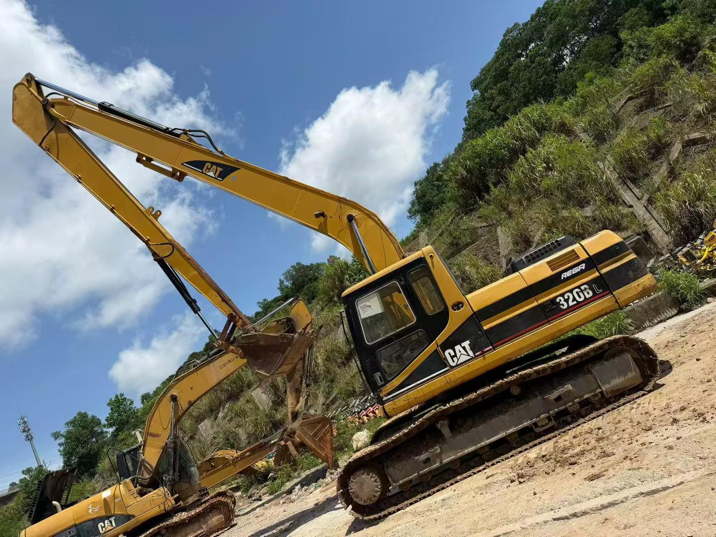 Buy Caterpillar 320BL Used Excavator / 1