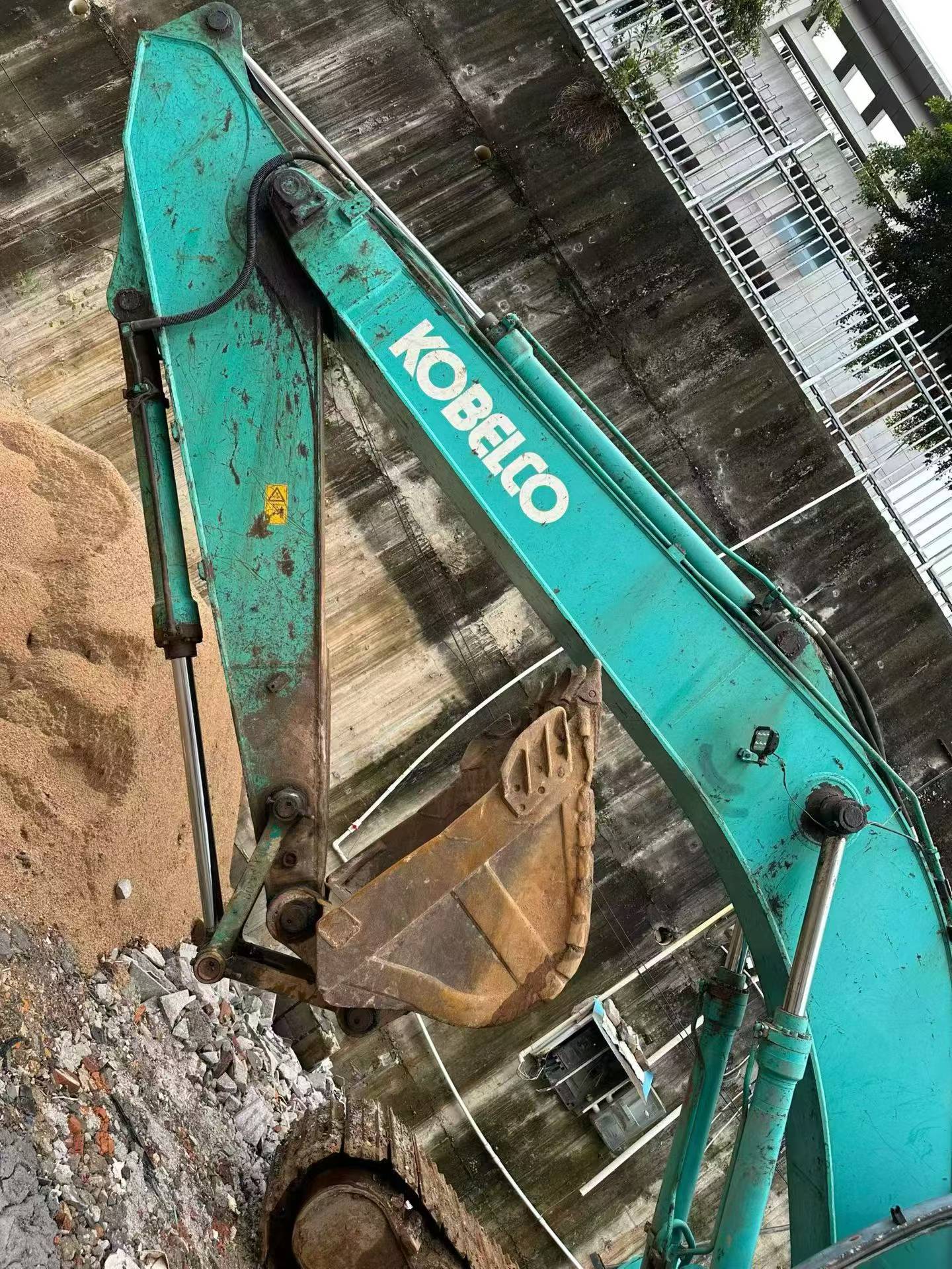 Buy Kobelco SK200-8 Used Excavator / 5