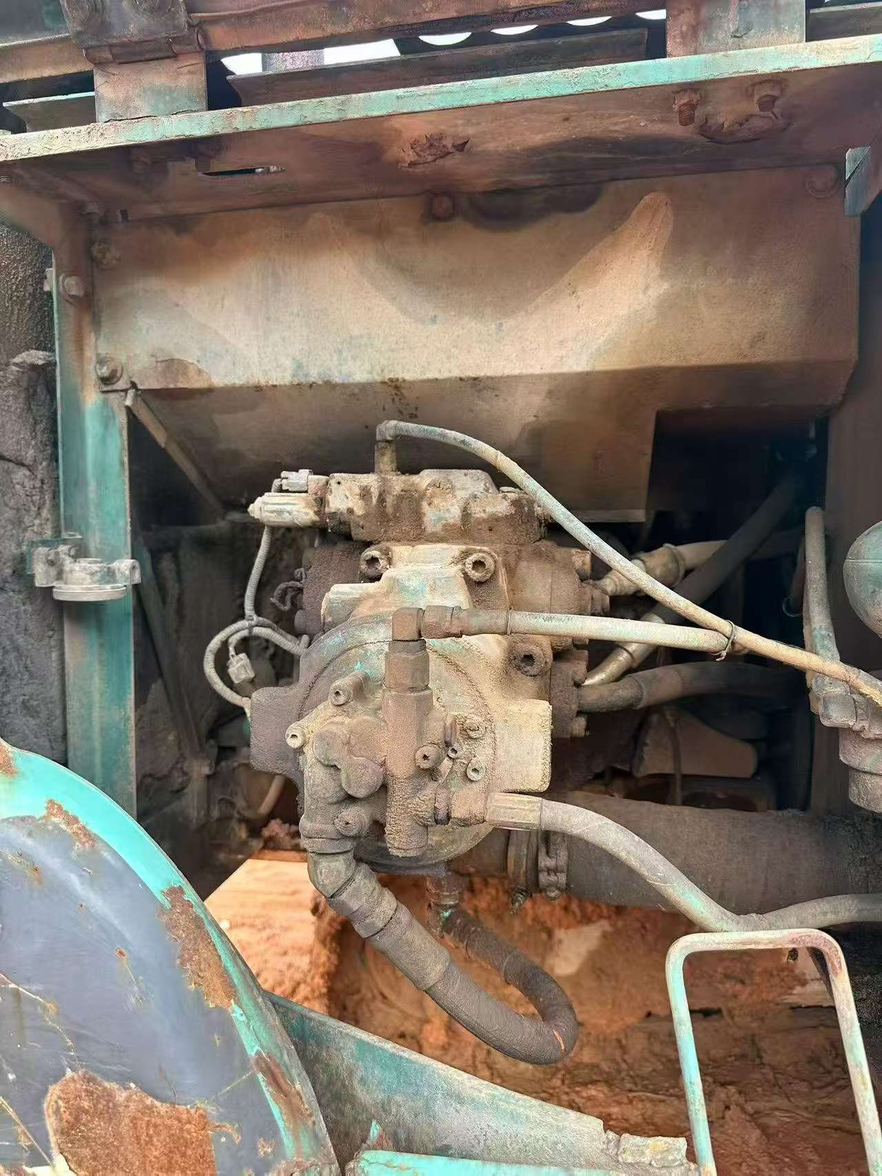شراء حفارة Kobelco SK200 مستعملة / 2