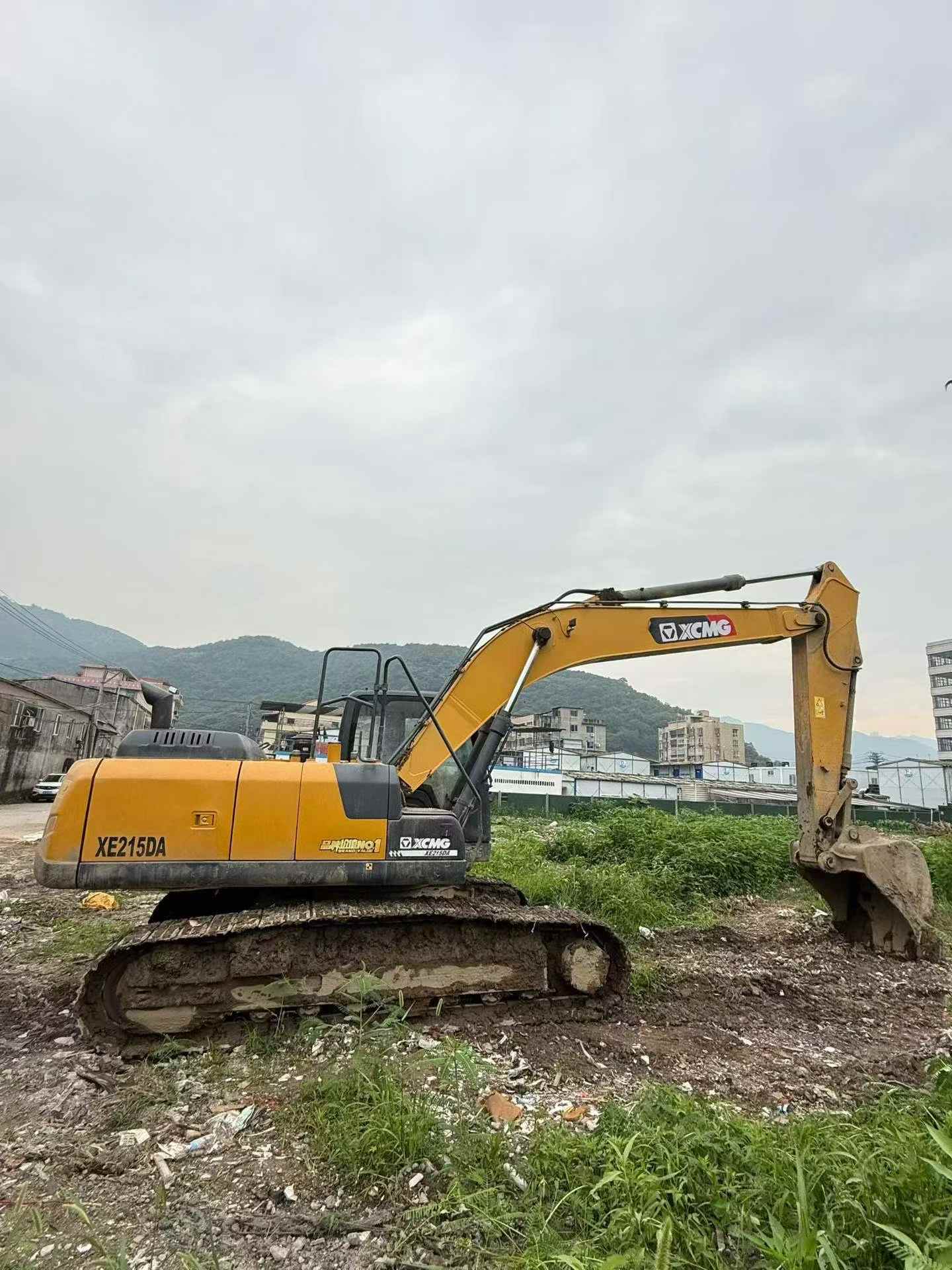 Buy XCMG XE215DA Used Excavator / 2 Buy XCMG XE215DA Used Excavator / 2