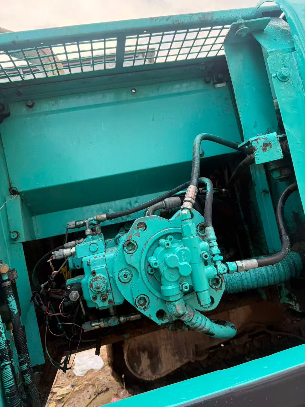 Buy Kobelco SK200-2 Used Excavator / 7 Buy Kobelco SK200-2 Used Excavator / 7