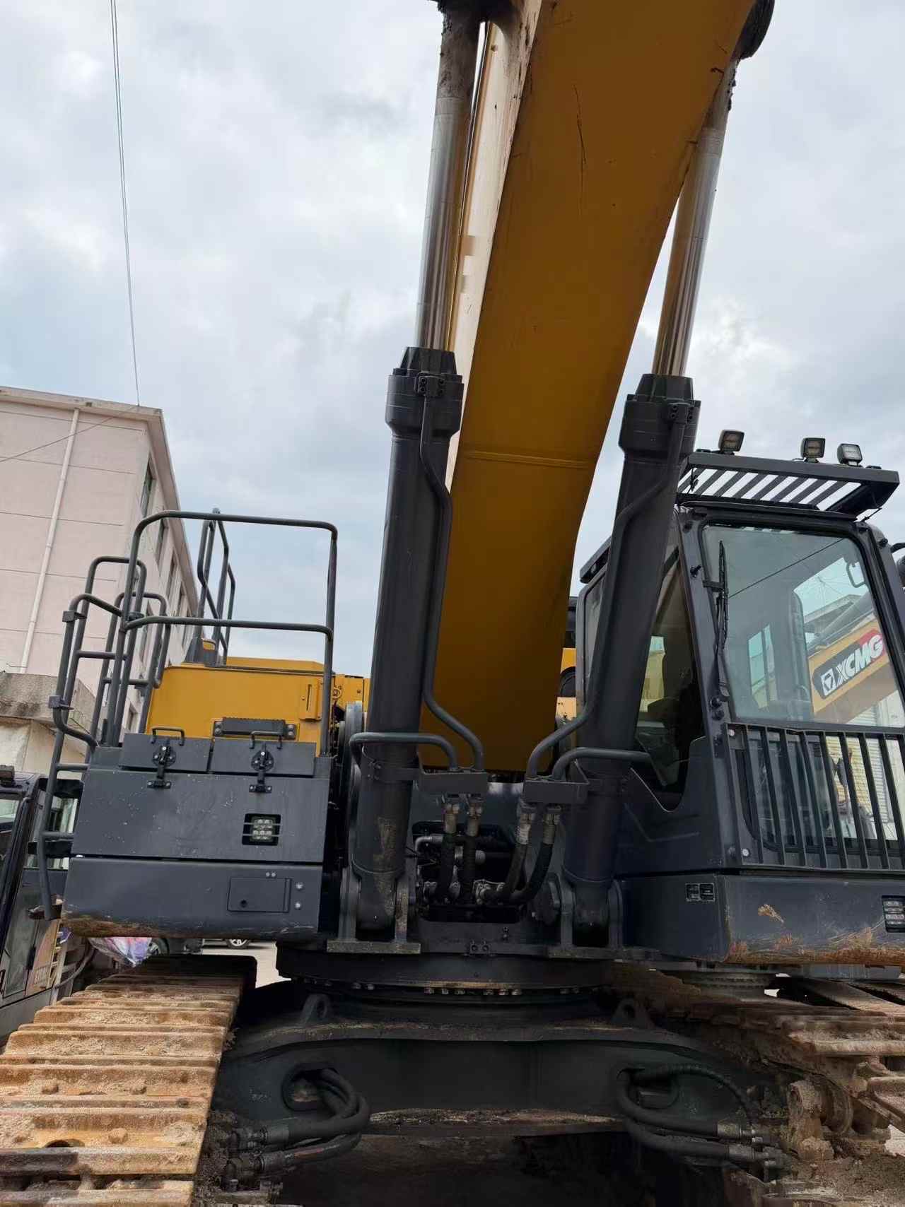 Buy XCMG XE750D Used Excavator / 2 Buy XCMG XE750D Used Excavator / 2