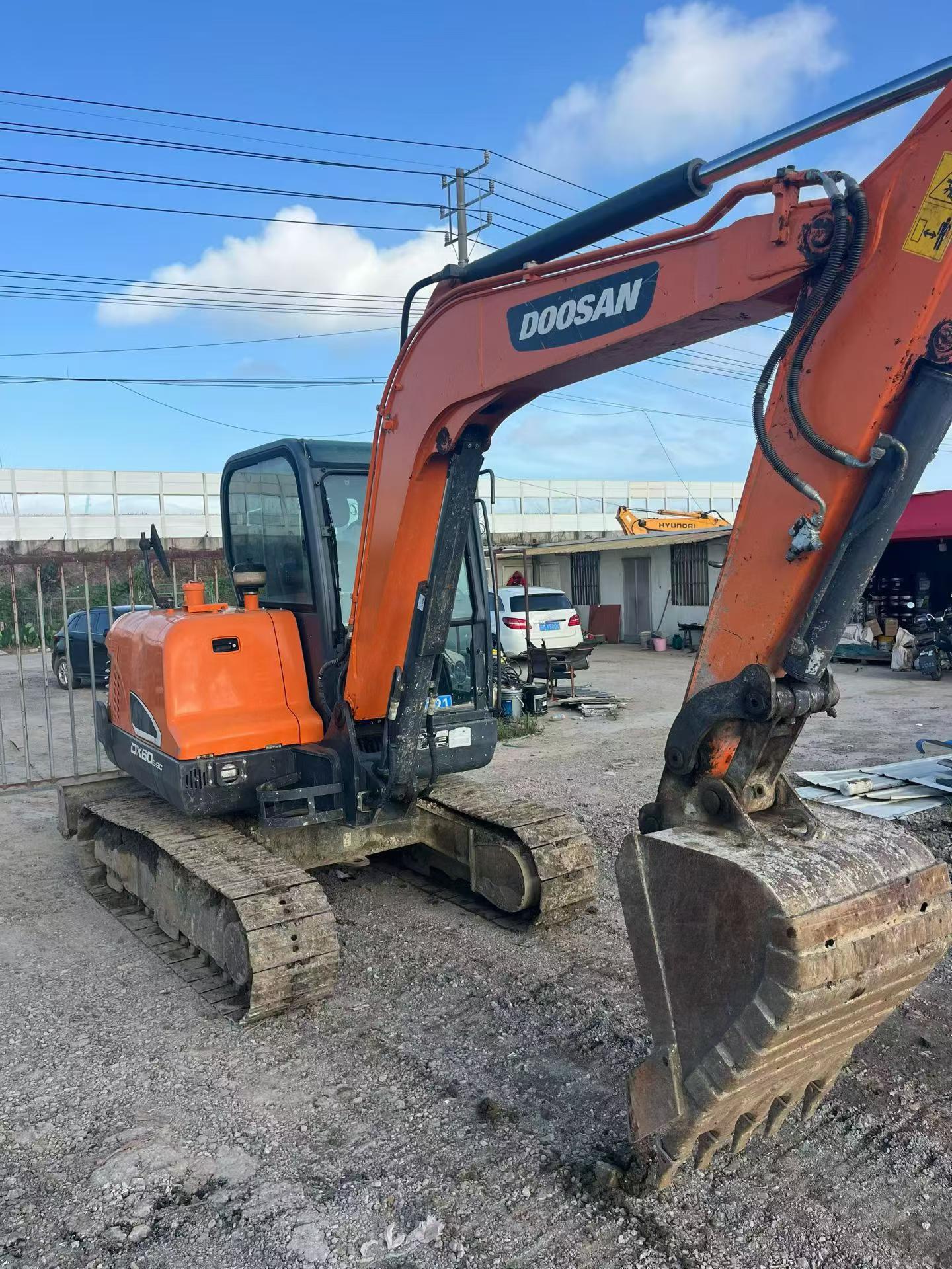 Buy Doosan DH60 Used Excavator / 2 Buy Doosan DH60 Used Excavator / 2