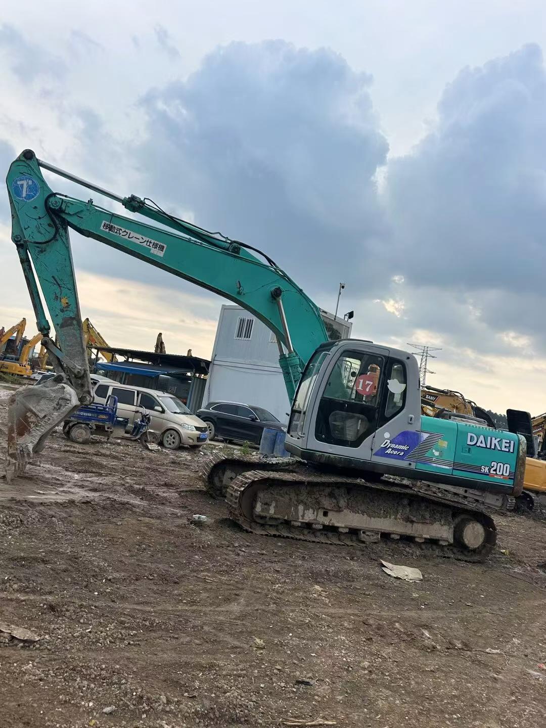 Buy Kobelco SK200-2 Used Excavator / 2 Buy Kobelco SK200-2 Used Excavator / 2