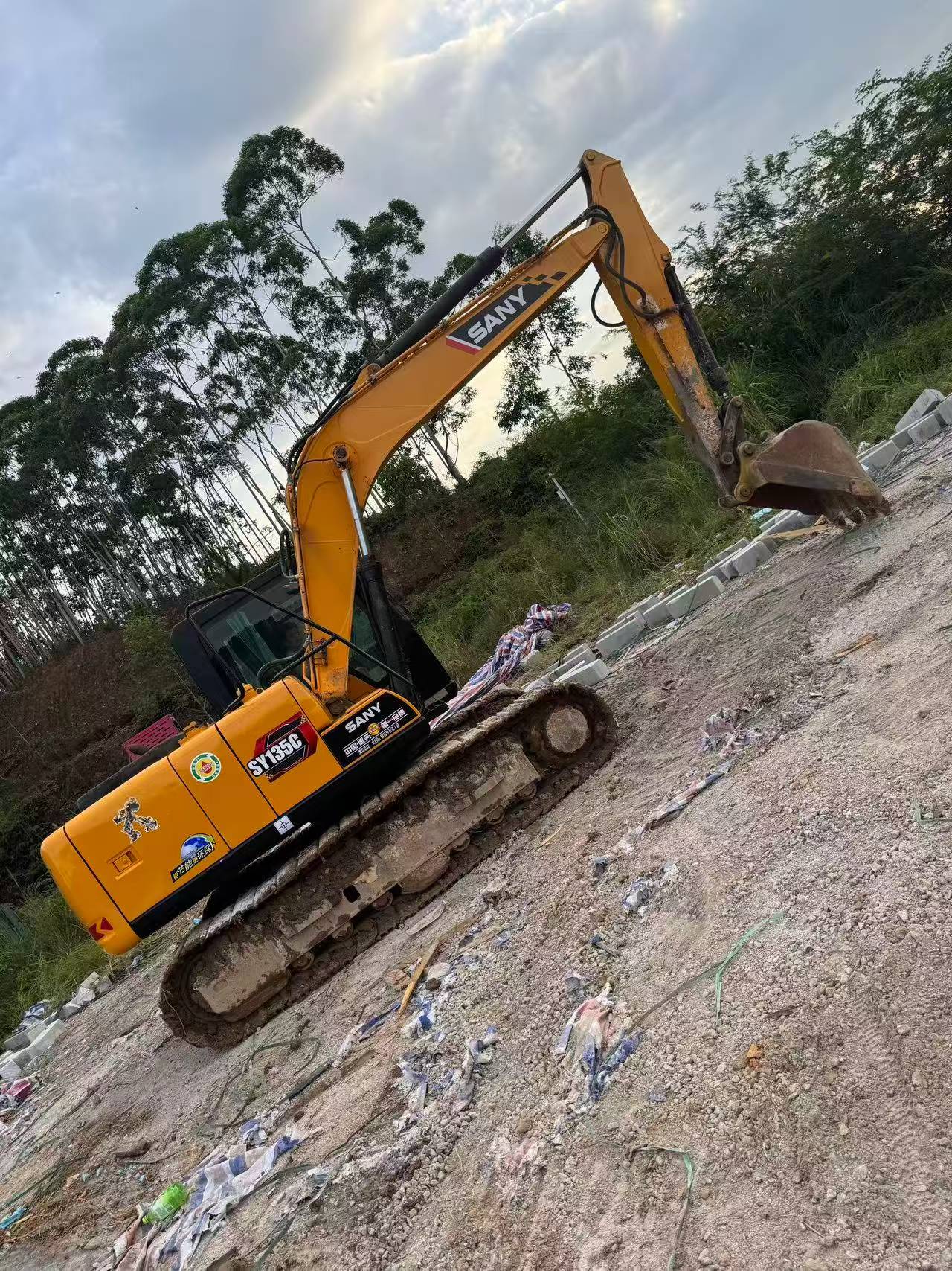 Buy Sany SY135-8S Used Excavator / 3 Buy Sany SY135-8S Used Excavator / 3