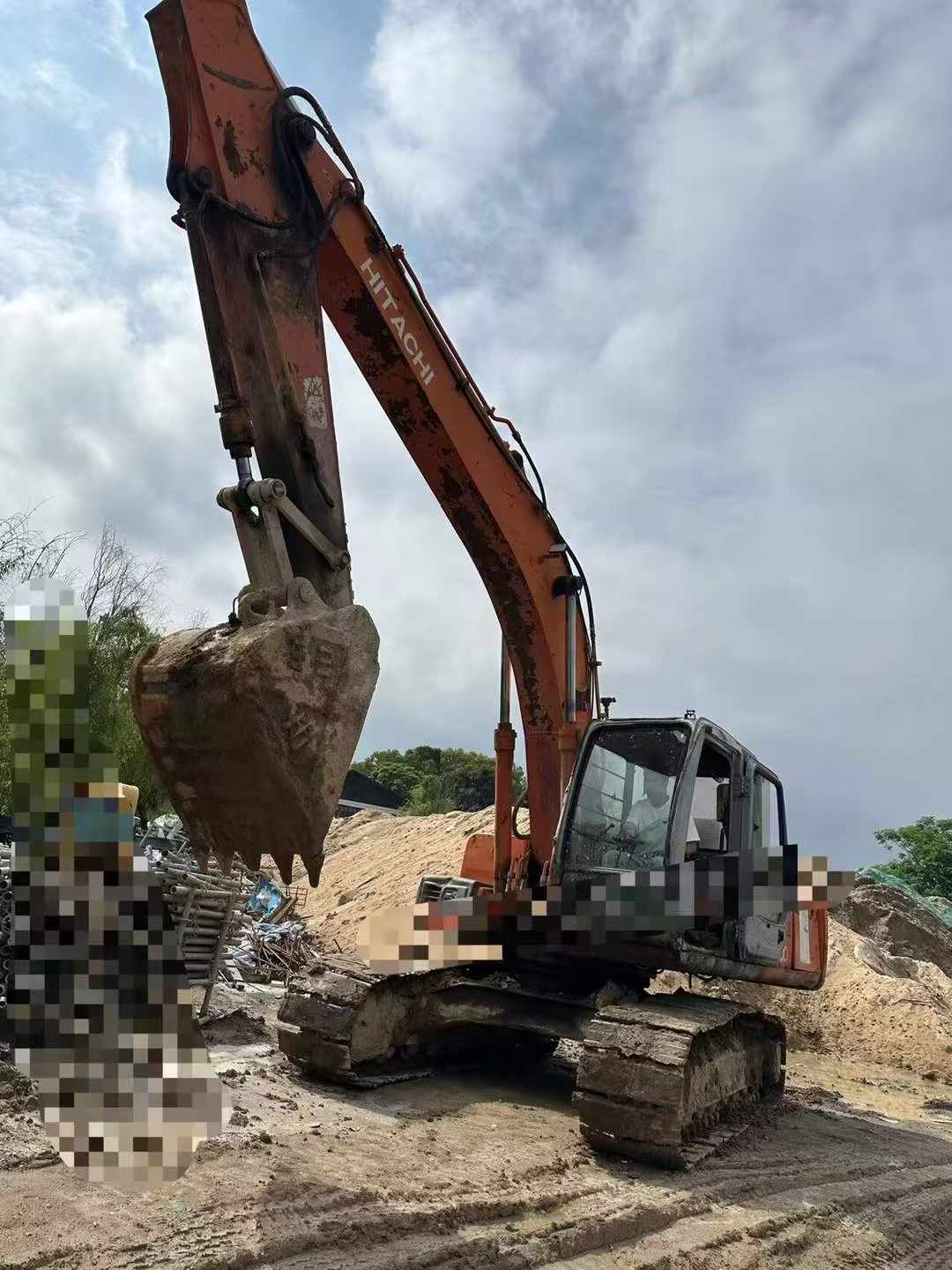 Buy Hitachi EX200-5 Used Excavator / 2 Buy Hitachi EX200-5 Used Excavator / 2