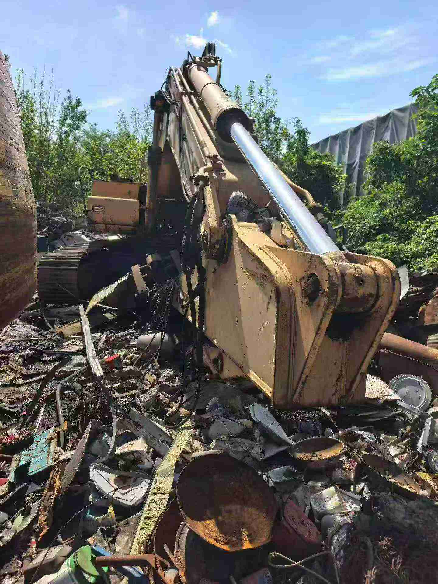 Buy Hyundai R210W Used Excavator / 1