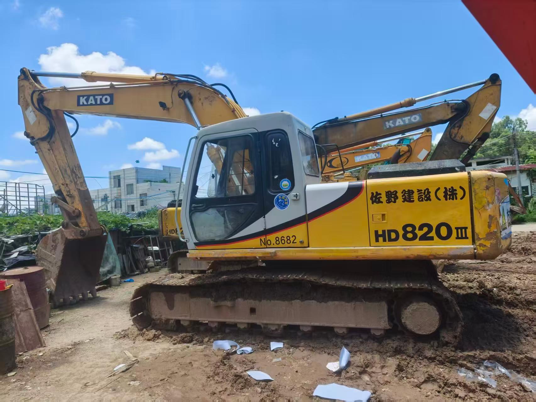 Buy Kato 820-3SP Used Excavator / 4