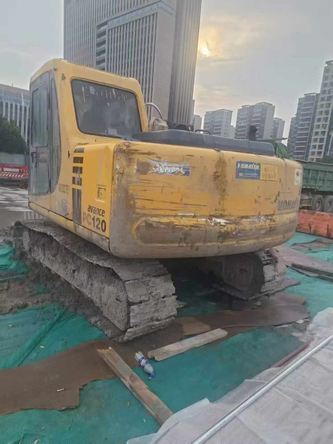 Buy Komatsu PC120-6E Used Excavator / 8 Buy Komatsu PC120-6E Used Excavator / 8