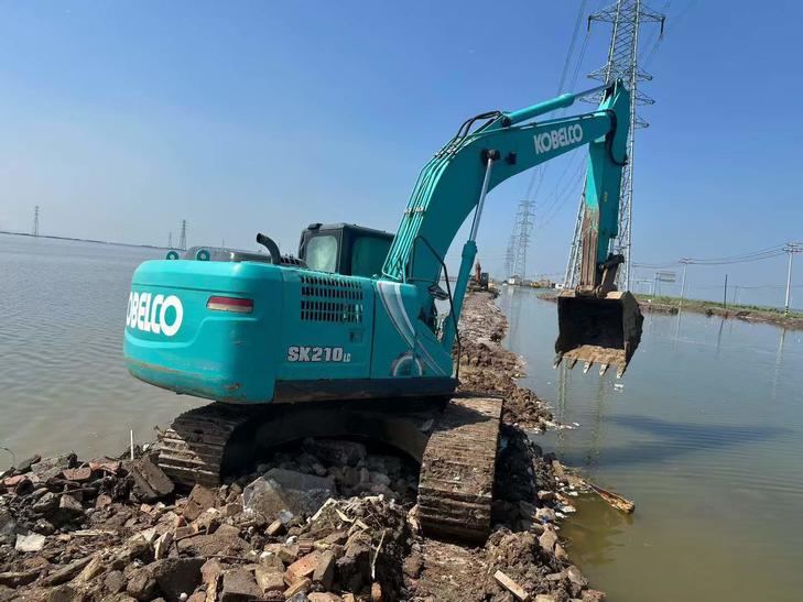 Buy Kobelco SK210 Used Excavator / 1