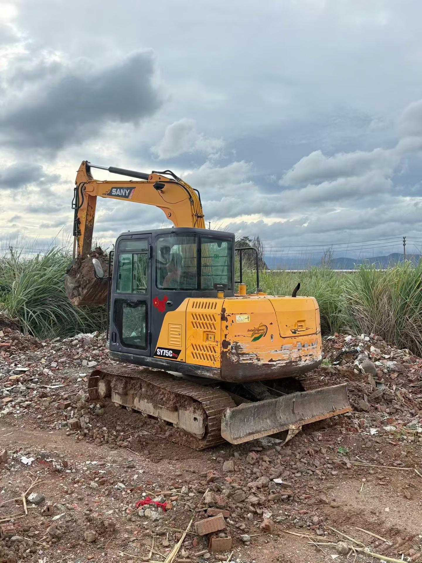 Buy Sany SY75C-8 Used Excavator / 2 Buy Sany SY75C-8 Used Excavator / 2