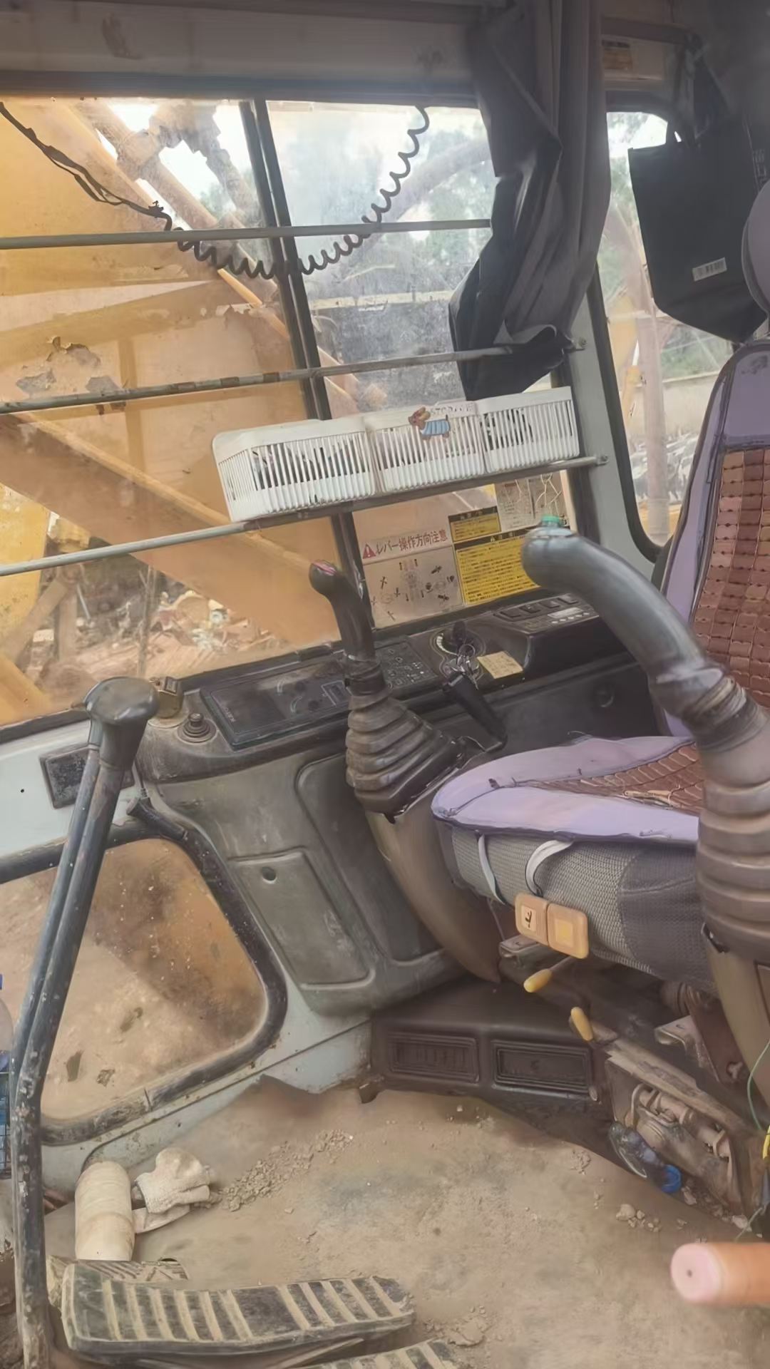 Buy Kato 820-3SP Used Excavator / 8