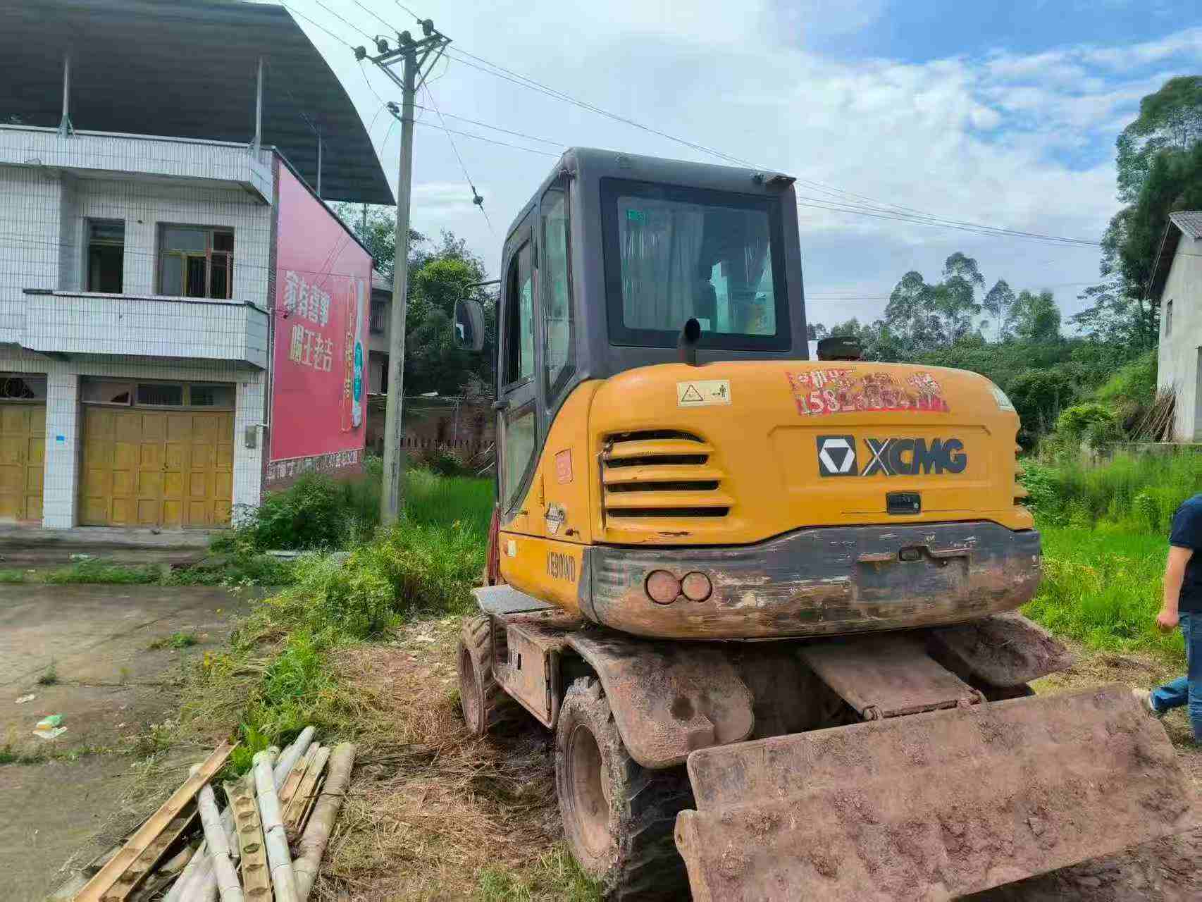Buy XCMG XE60 Used Excavator / 2 Buy XCMG XE60 Used Excavator / 2