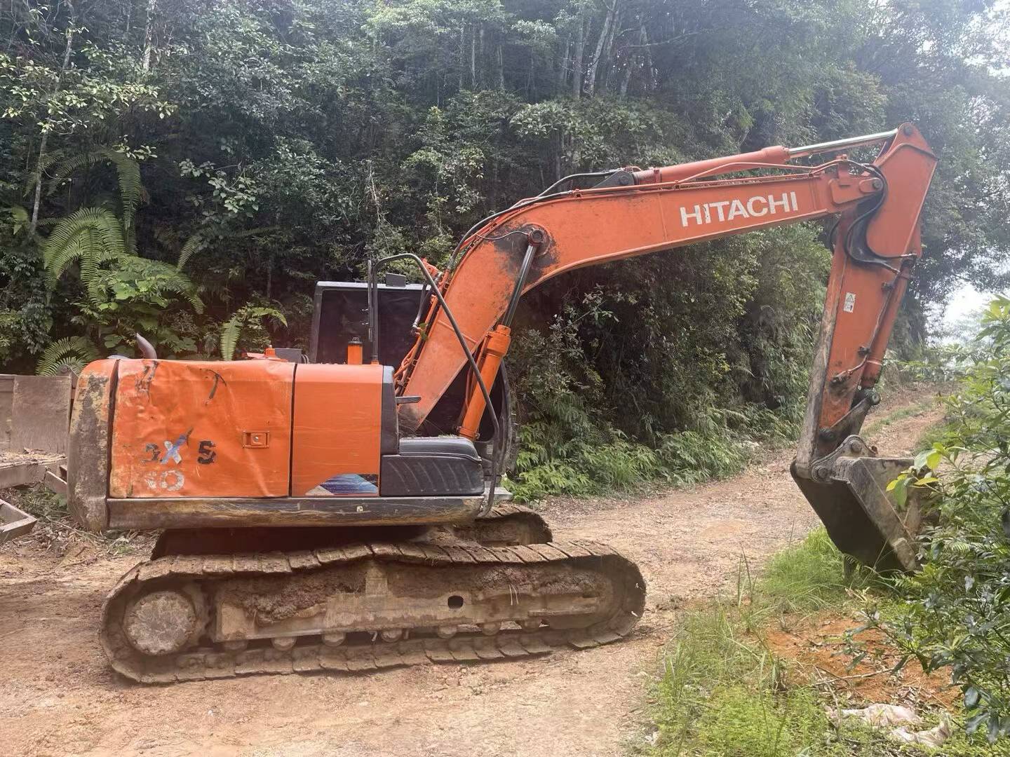 شراء حفارة Hitachi ZX130-5A مستعملة / 3