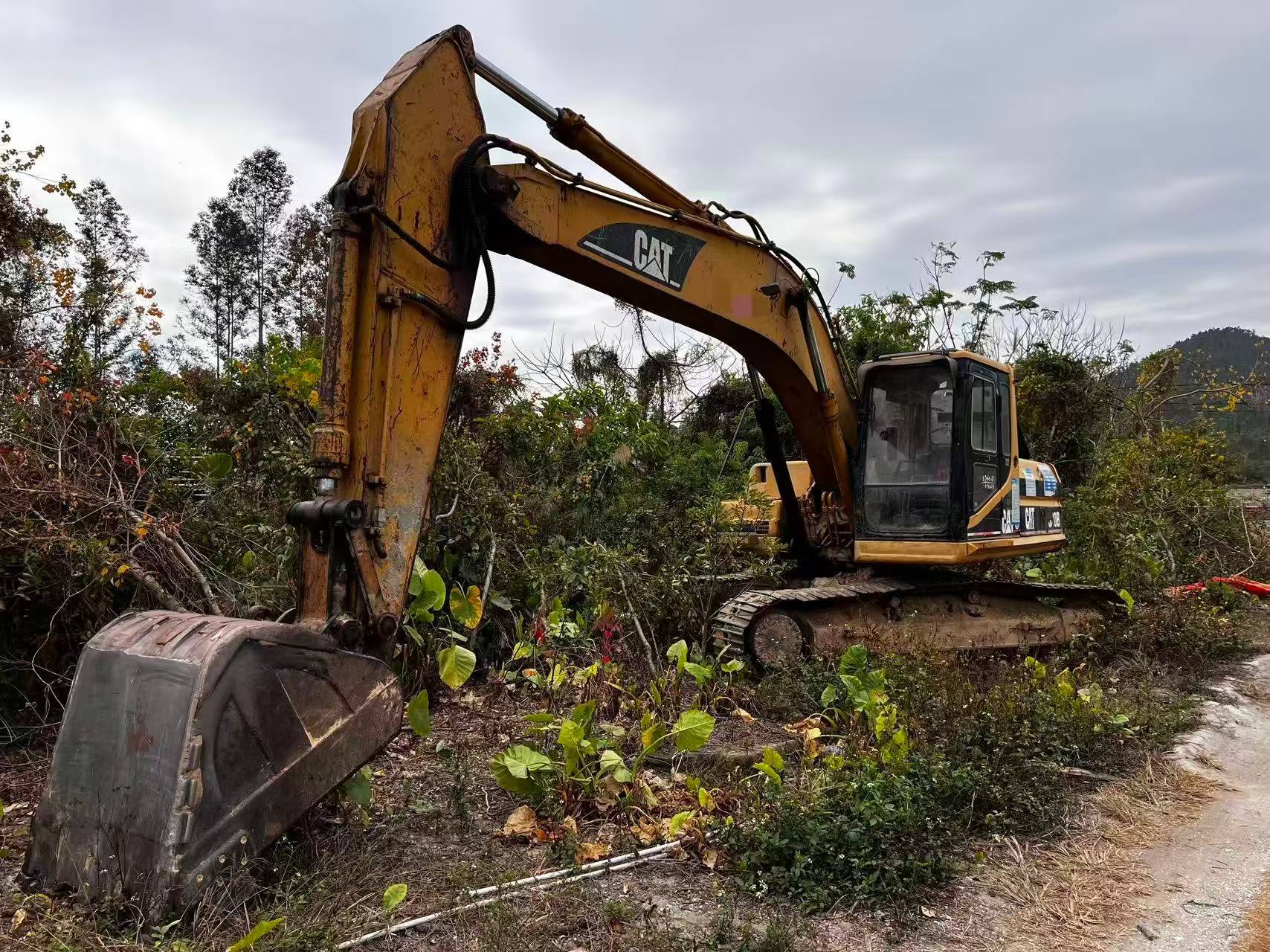 Buy Caterpillar 320B Used Excavator / 2 Buy Caterpillar 320B Used Excavator / 2