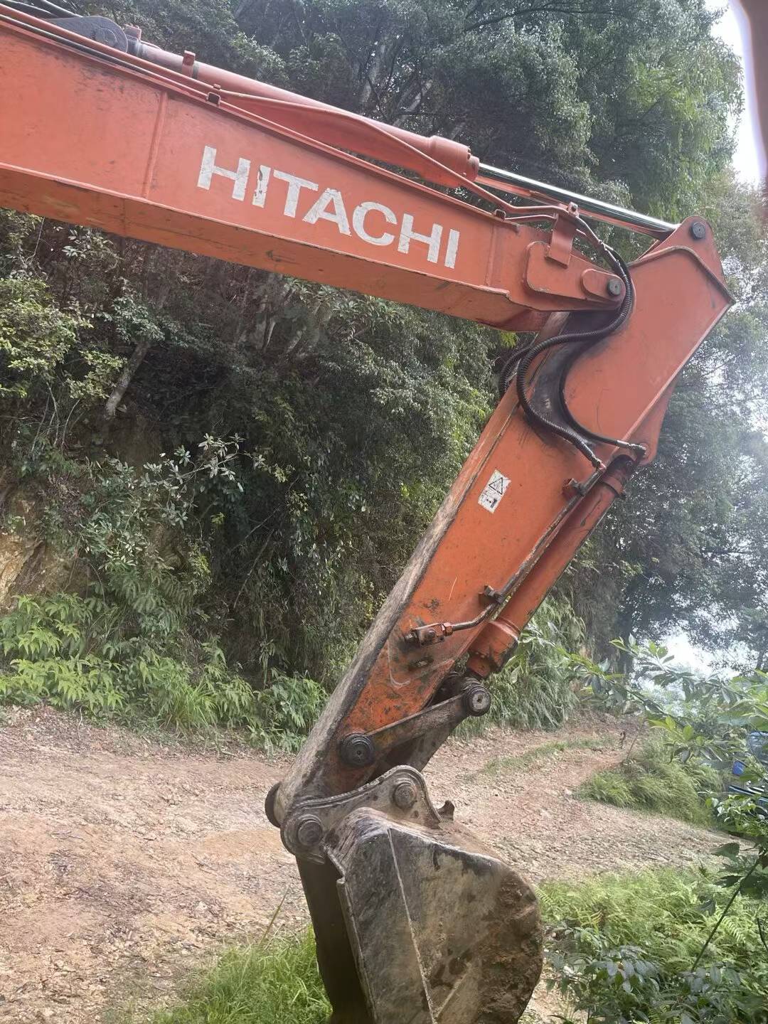 شراء حفارة Hitachi ZX130-5A مستعملة / 4