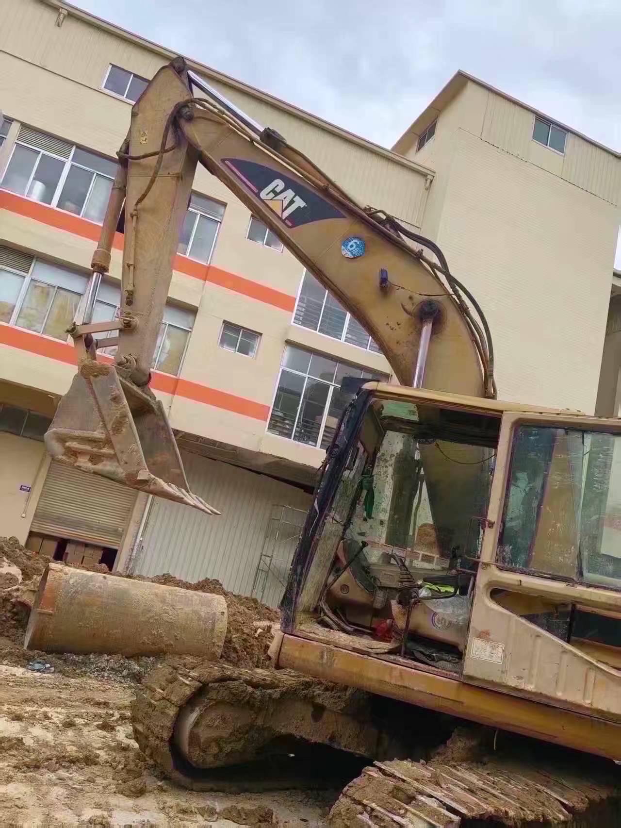 Buy Caterpillar 320B Used Excavator / 1