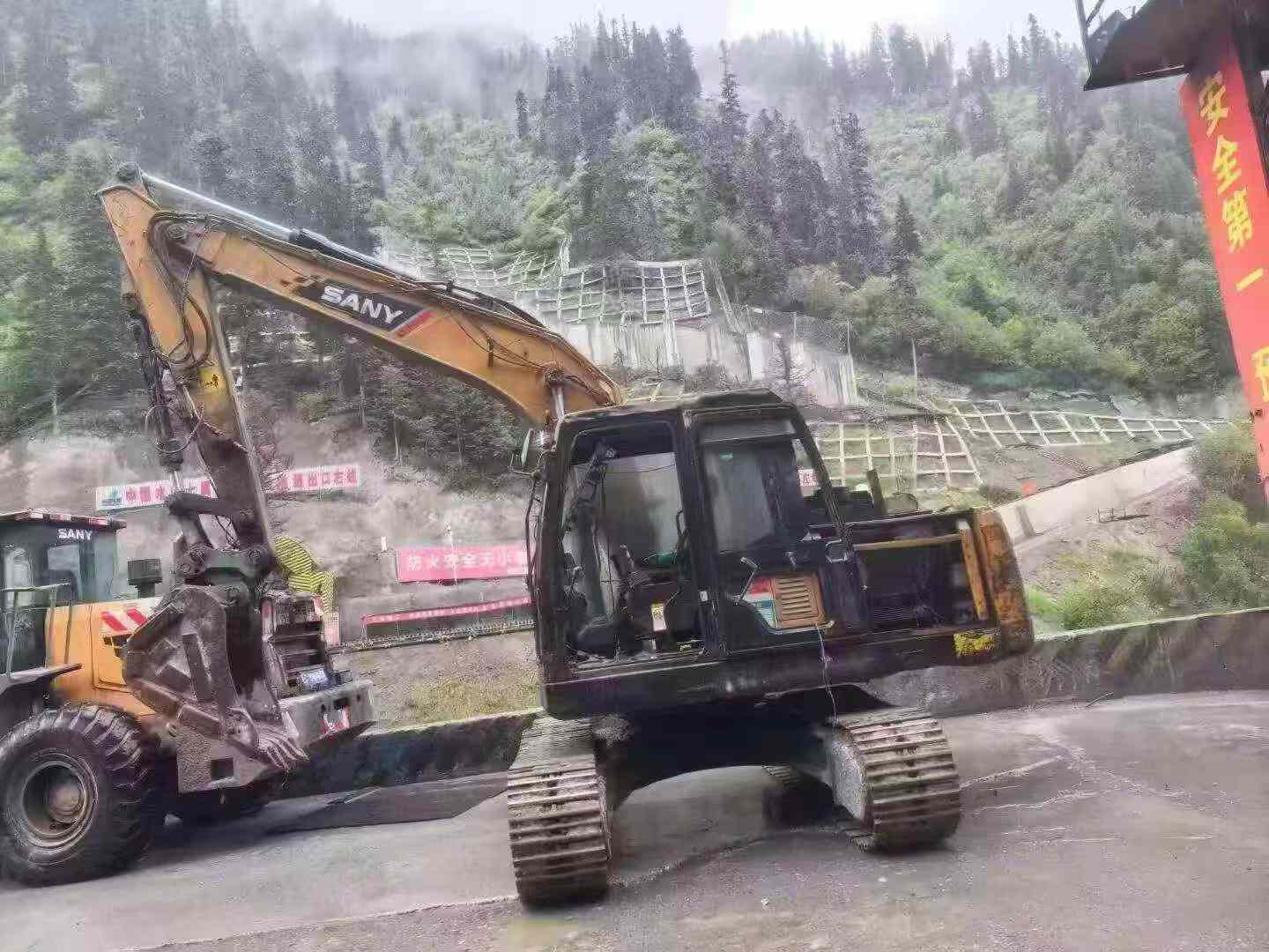 Buy Sany SY135 Used Excavator / 1