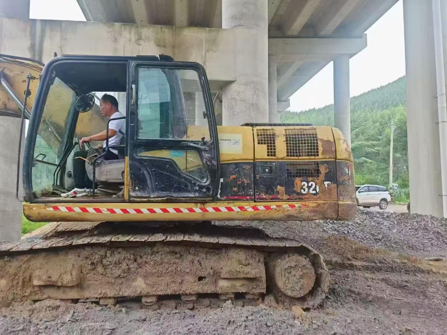 Buy Caterpillar 320D Used Excavator / 1