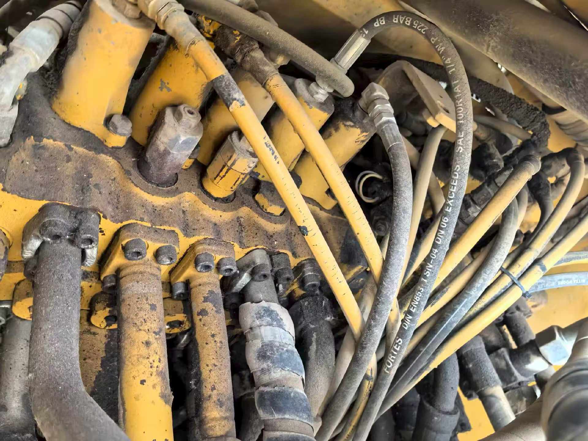 Buy Caterpillar 323 Used Excavator / 5