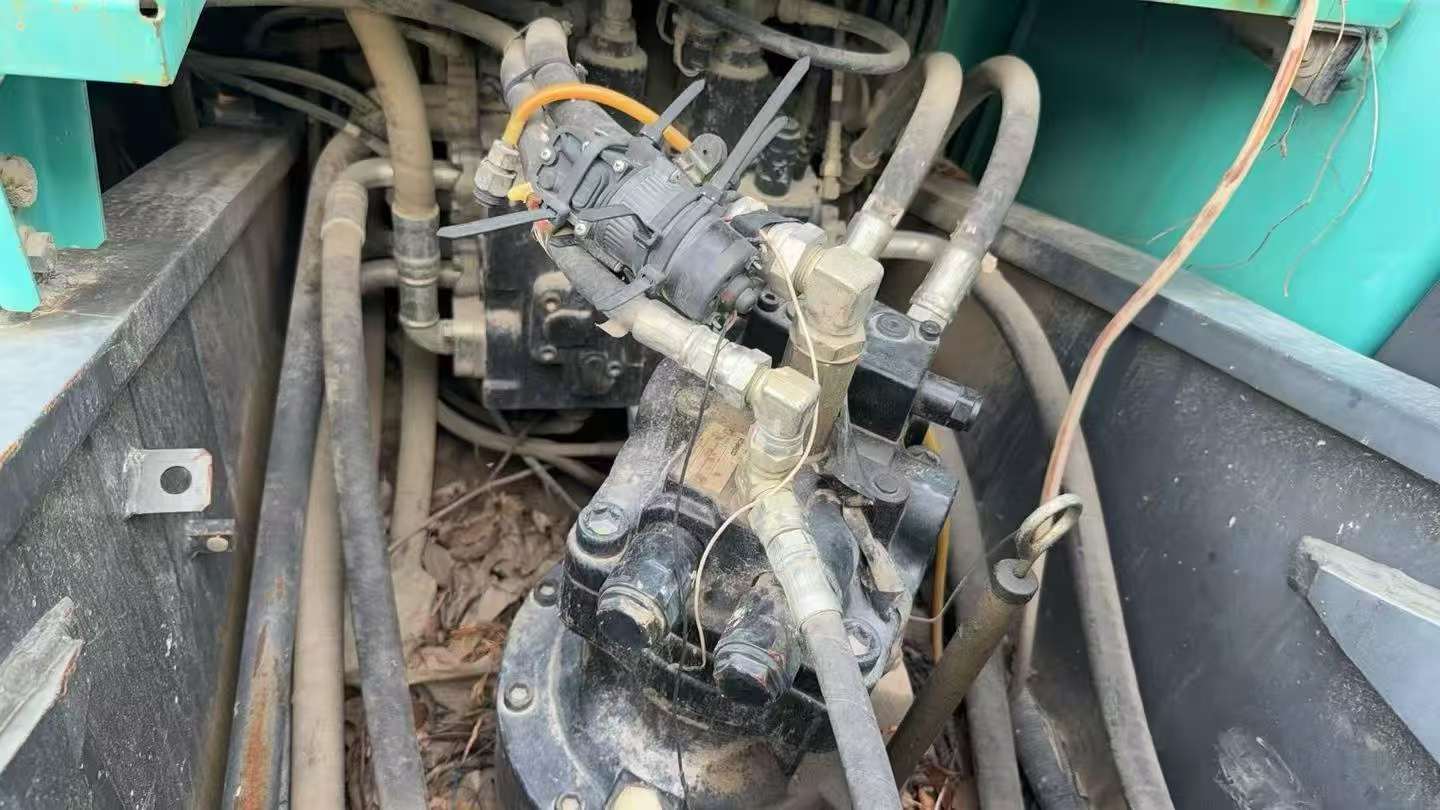 Buy Kobelco SK200-10 Used Excavator / 6 Buy Kobelco SK200-10 Used Excavator / 6