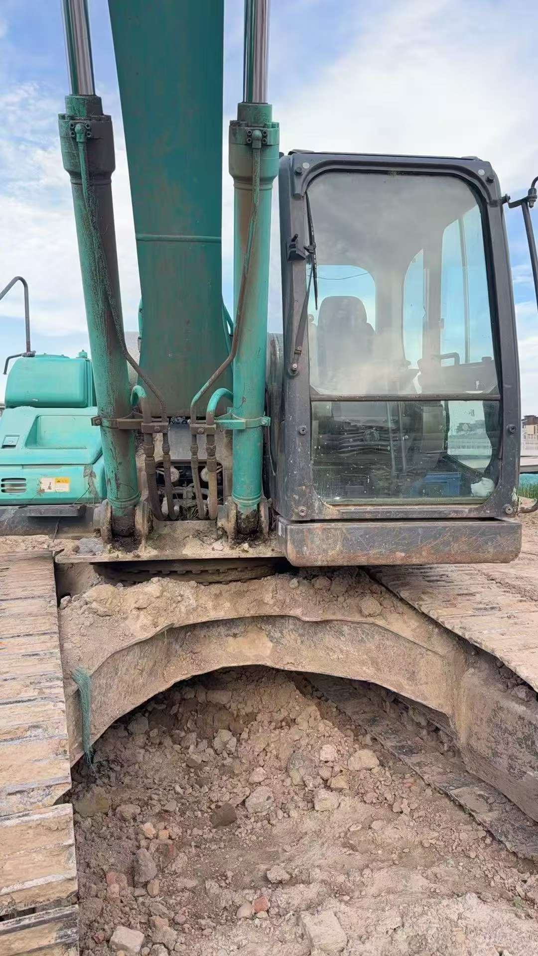 Buy Kobelco SK200-10 Used Excavator / 4 Buy Kobelco SK200-10 Used Excavator / 4