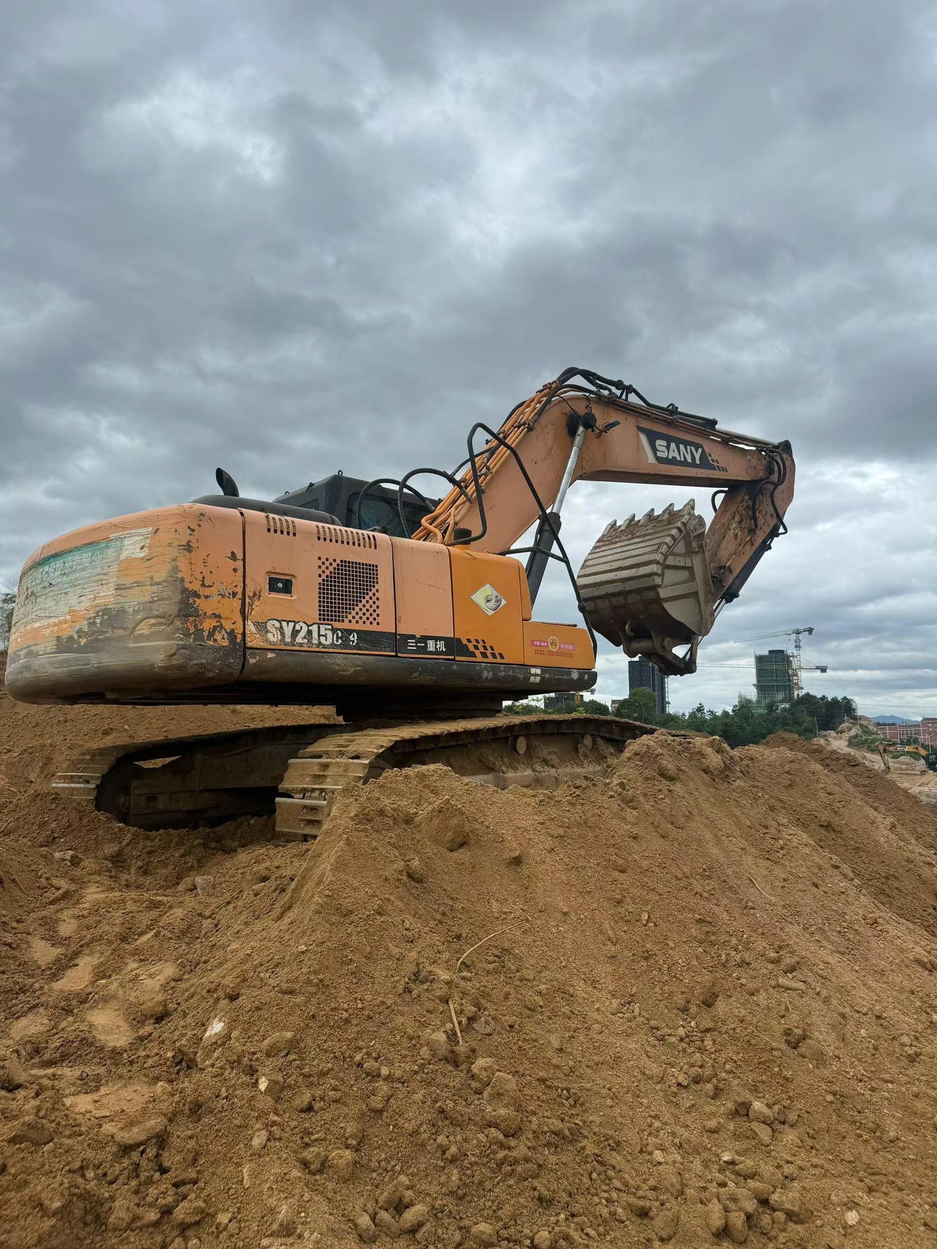 Buy Sany SY215C Used Excavator / 1