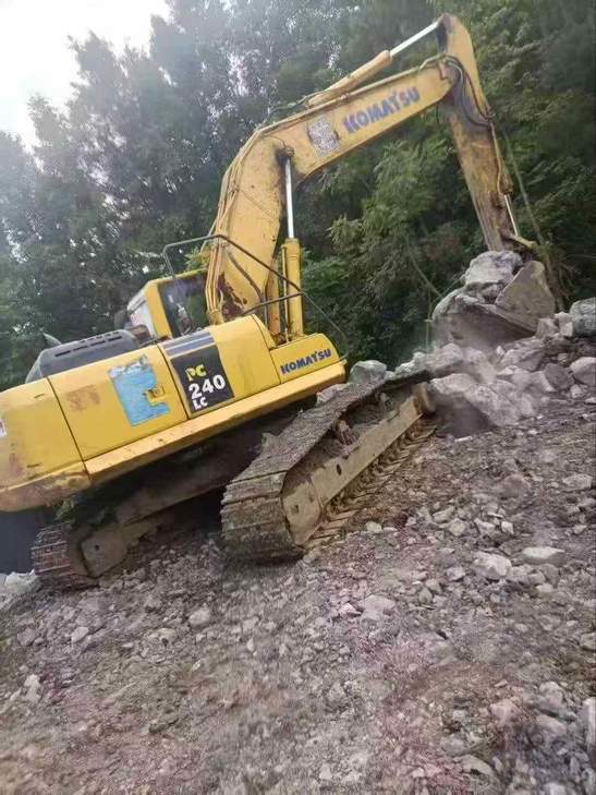Buy Komatsu PC240-6 Used Excavator / 1
