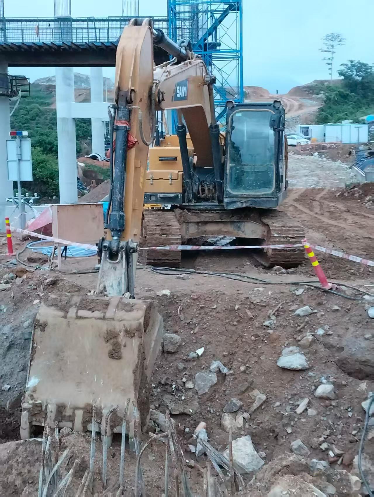 Buy Sany SY200C Used Excavator / 2 Buy Sany SY200C Used Excavator / 2