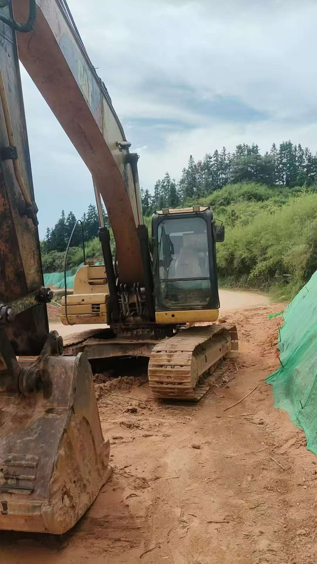Buy Caterpillar 320D Used Excavator / 3 Buy Caterpillar 320D Used Excavator / 3