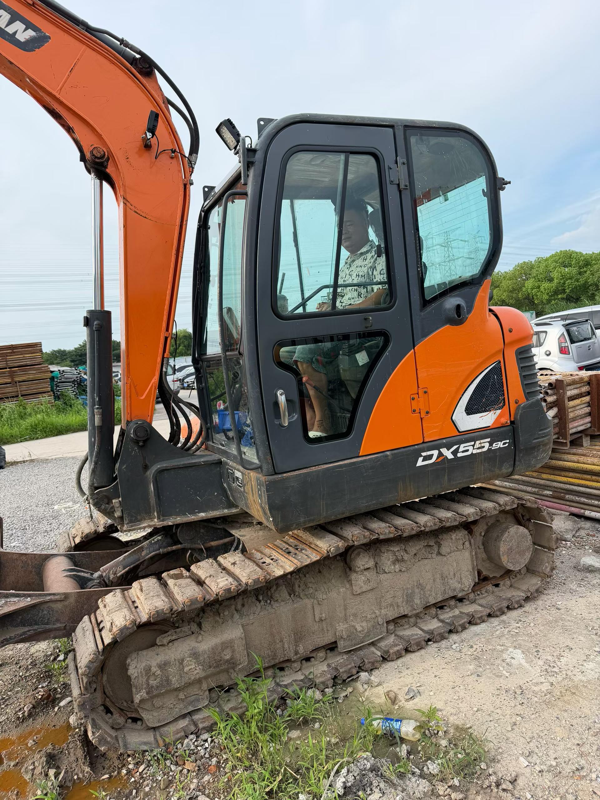 Buy Doosan DH60 Used Excavator / 2 Buy Doosan DH60 Used Excavator / 2